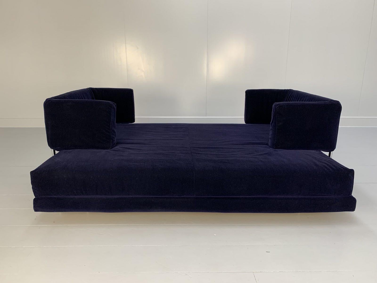 Edra “L’Homme Et La Femme” Daybed Sofa in Navy Blue Mohair Velvet For Sale 7