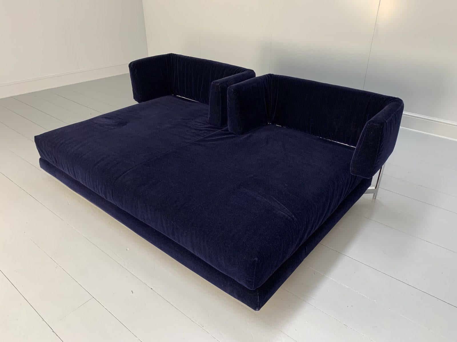 Edra “L’Homme Et La Femme” Daybed Sofa in Navy Blue Mohair Velvet In Good Condition For Sale In Barrowford, GB
