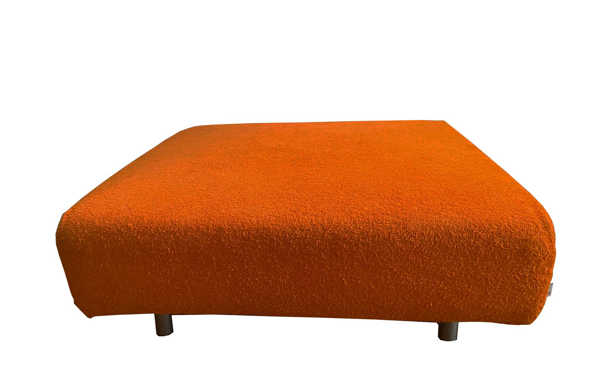Sitz/Pouf in original Edra orangefarbenem Stoff, original Label.
