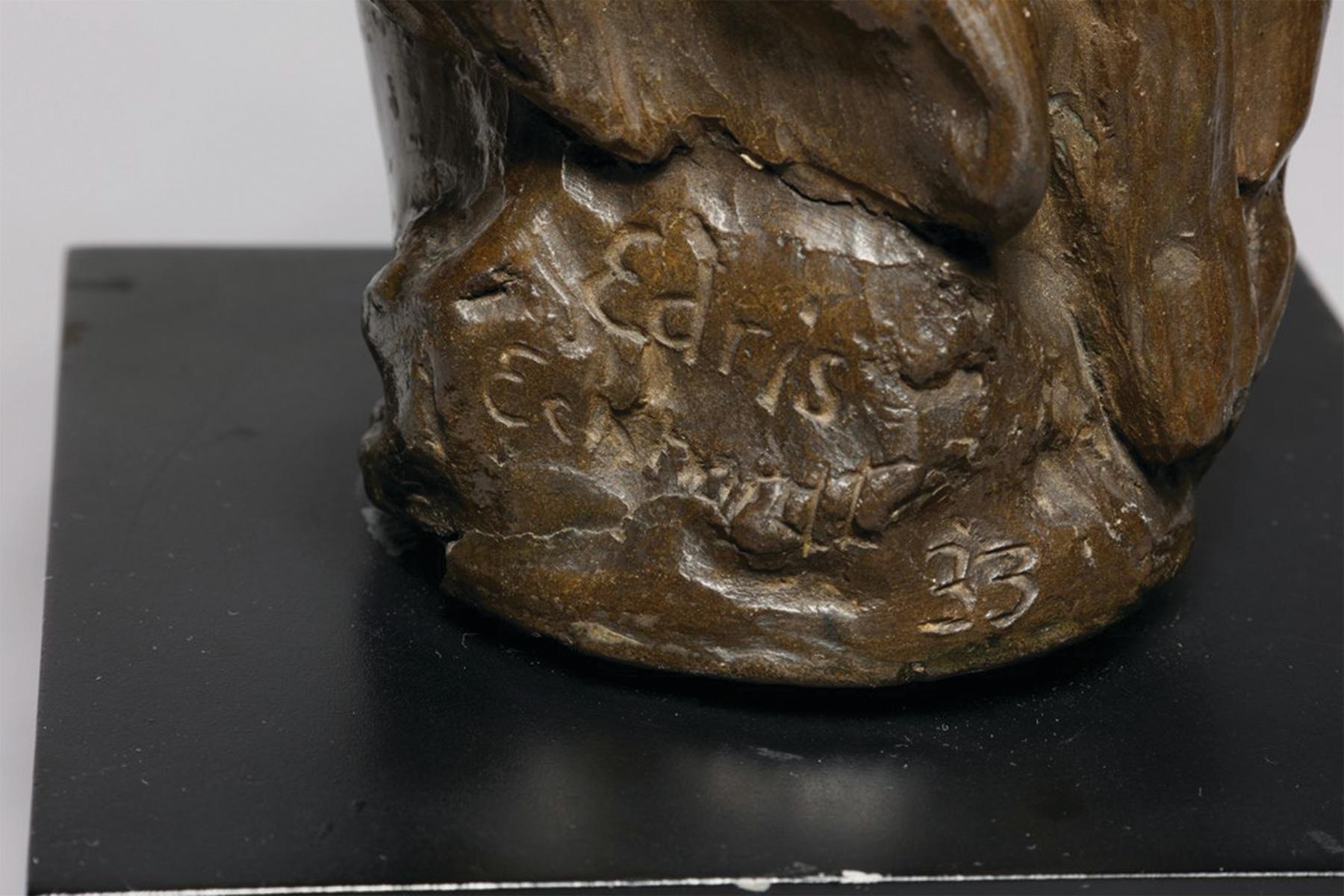 Edris Eckhardt (estadounidense, 1905-1998)
Busto, 1933
Cerámica
Base firmada y fechada
8,5 x 4,5 x 4,5 pulgadas, incluida la base

Nacida en Cleveland, Ohio, el 28 de enero de 1905, Edris recibió el nombre de Edythe Aline Eckhardt. Tras graduarse en