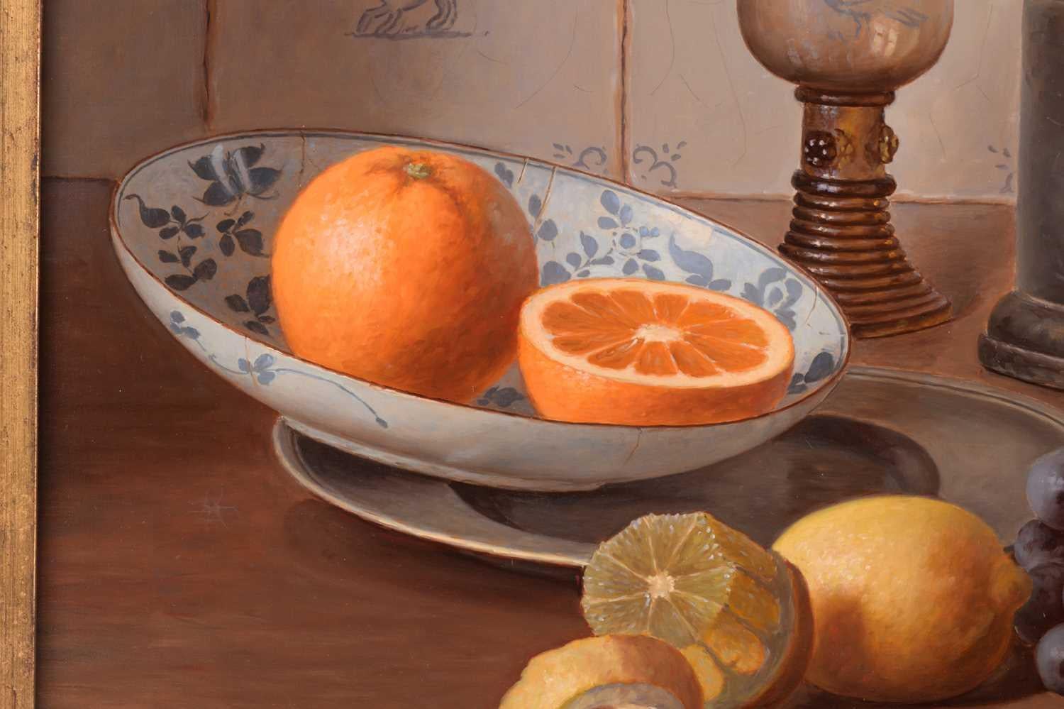 Stillleben – Obst, Buch & Tankard, feines klassisches niederländisches Gemälde, Öl auf Leinwand im Angebot 1