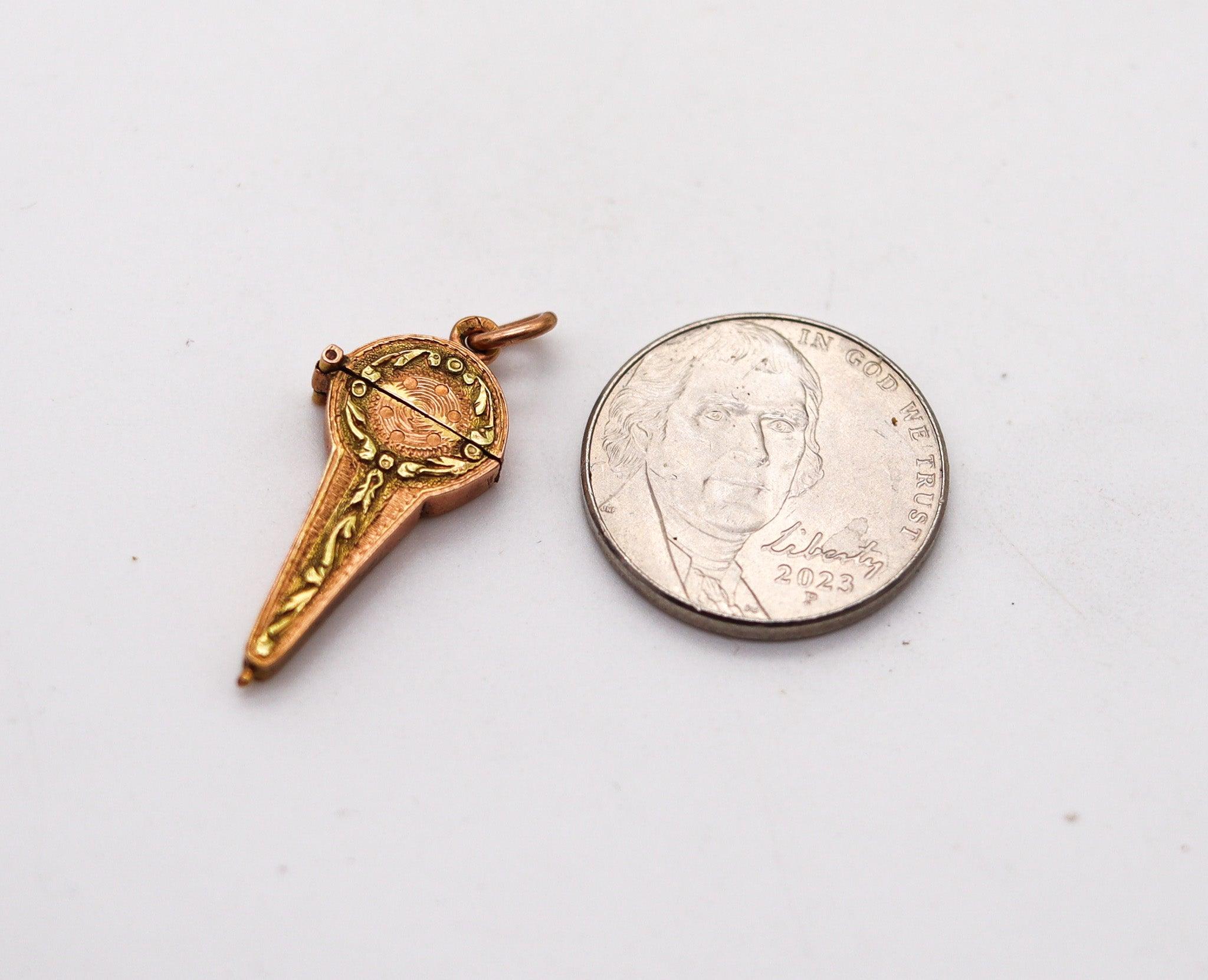 EDUARD TURK 1900 Austria Edwardian Miniature Etoile Box Charm In 18Kt Gold In condizioni ottime in vendita a Miami, FL
