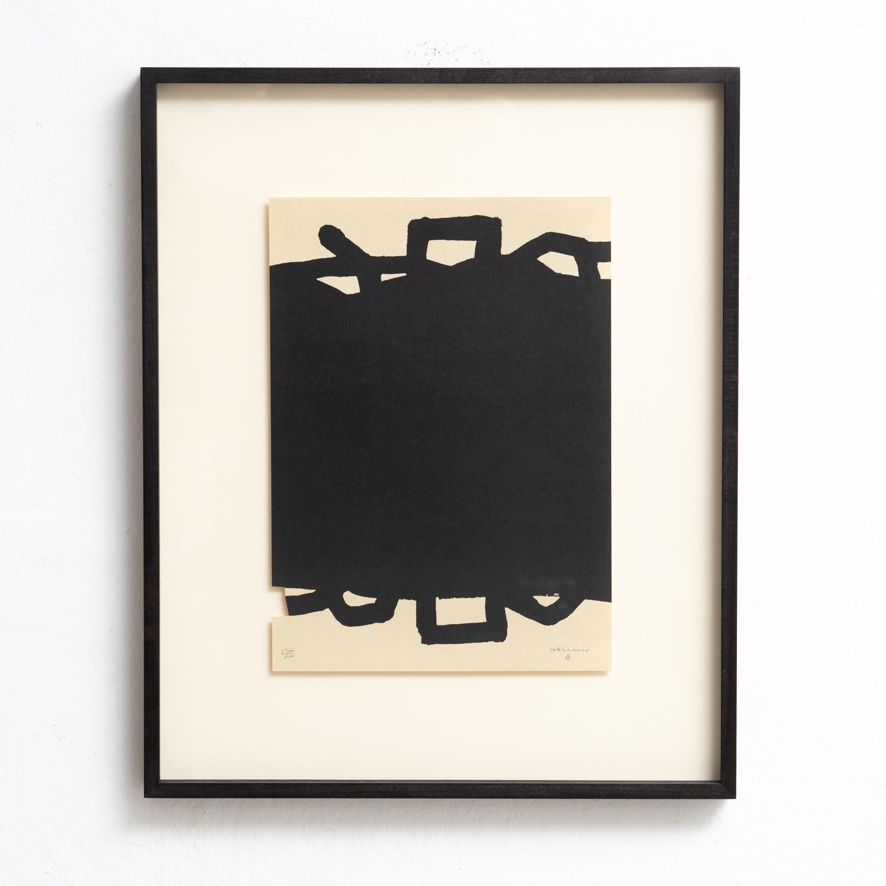Embárcate en un viaje visual a través del reino abstracto con la fascinante litografía de Eduardo Chillida titulada 