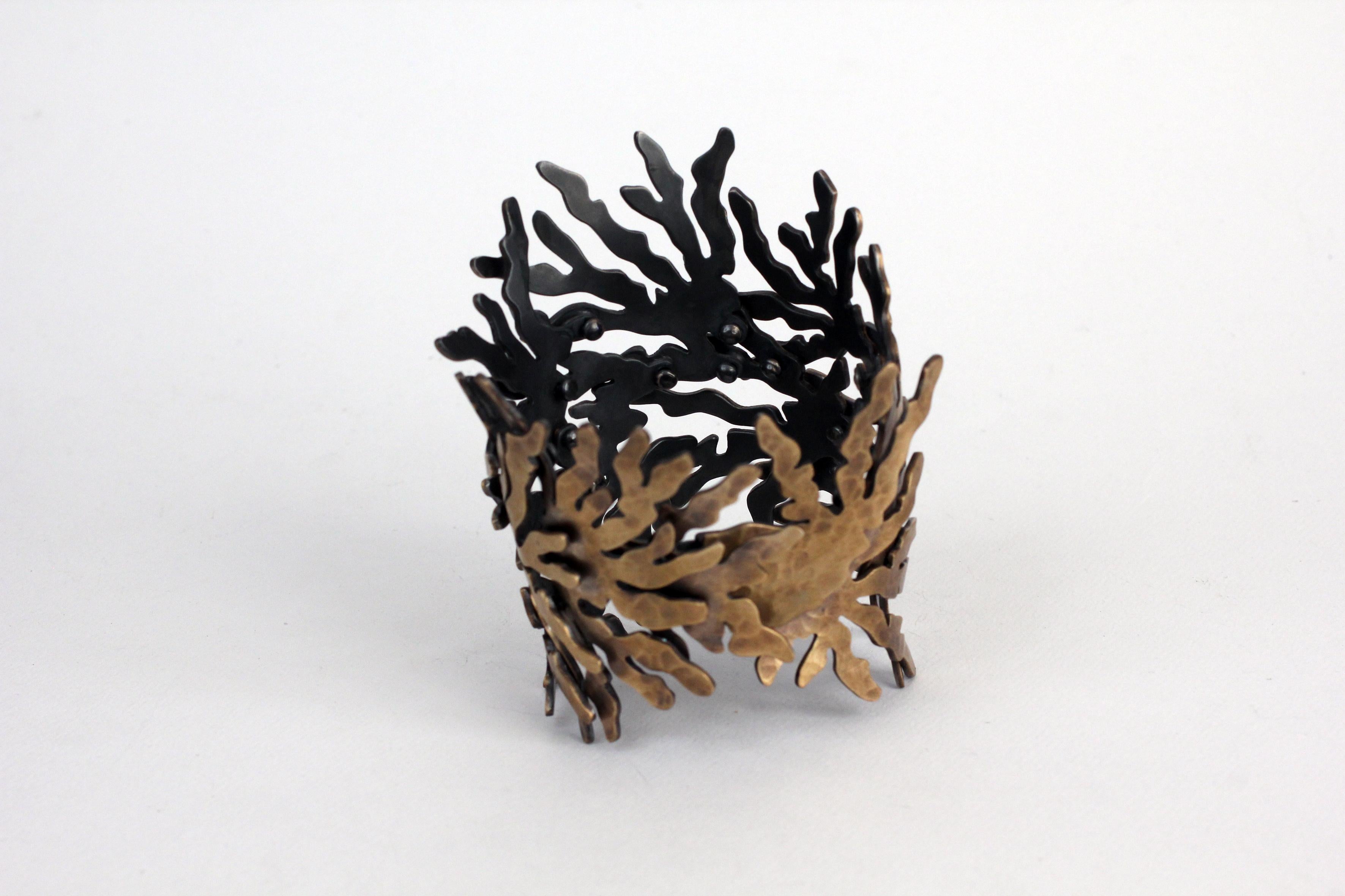 Inspired by the wonderfull shapes of the coral reefs, this abstract piece designed by Eduardo Herrera and crafted in the ROMOHERRERA workshops in Taxco, Mexico. 

Using ancestral techniques passed on by generations Eduardo Herrera reinterprets the