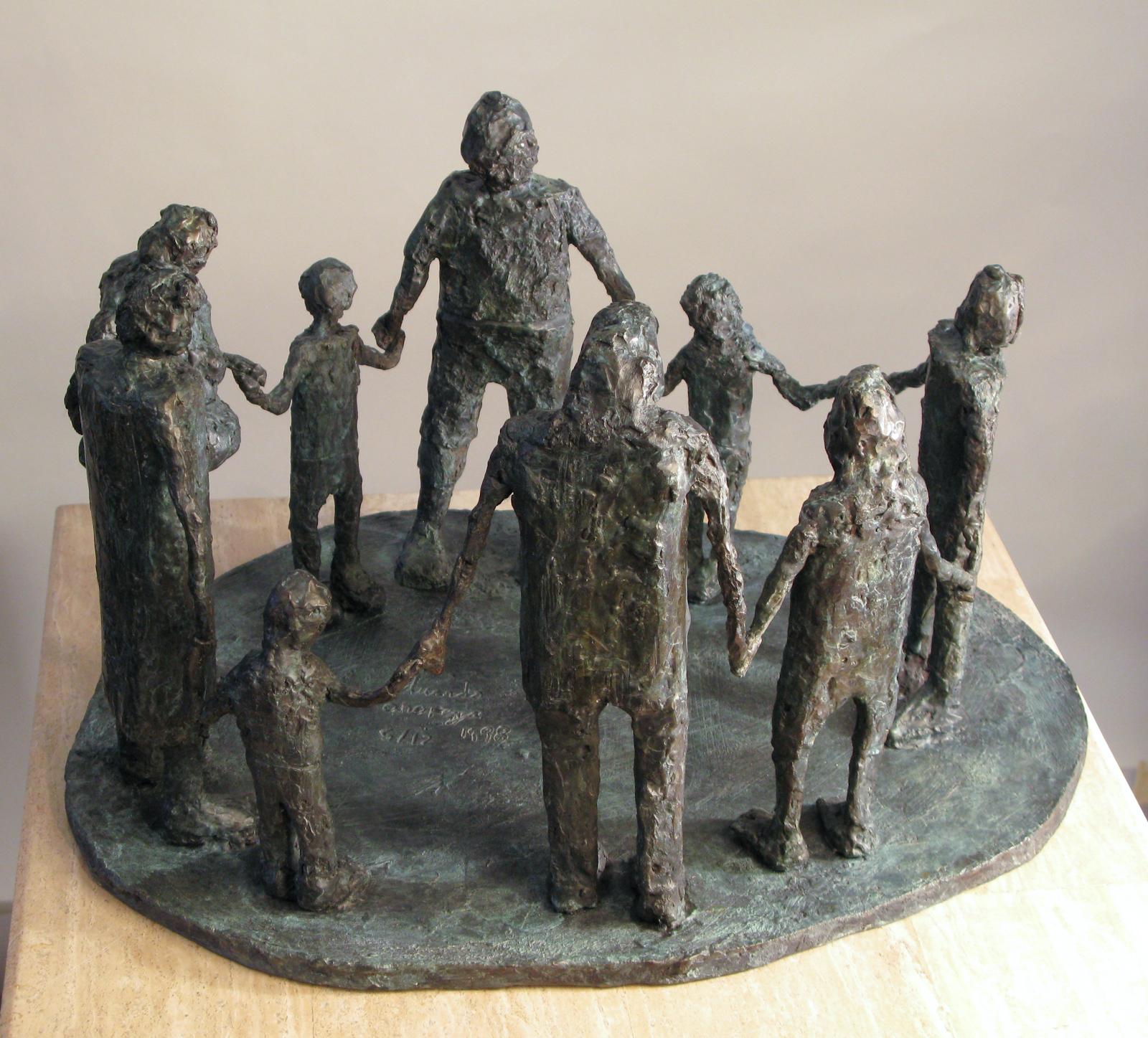 Eduardo Oropeza Figurative Sculpture - Circle of Friends Generations, bronze sculpture family friends
