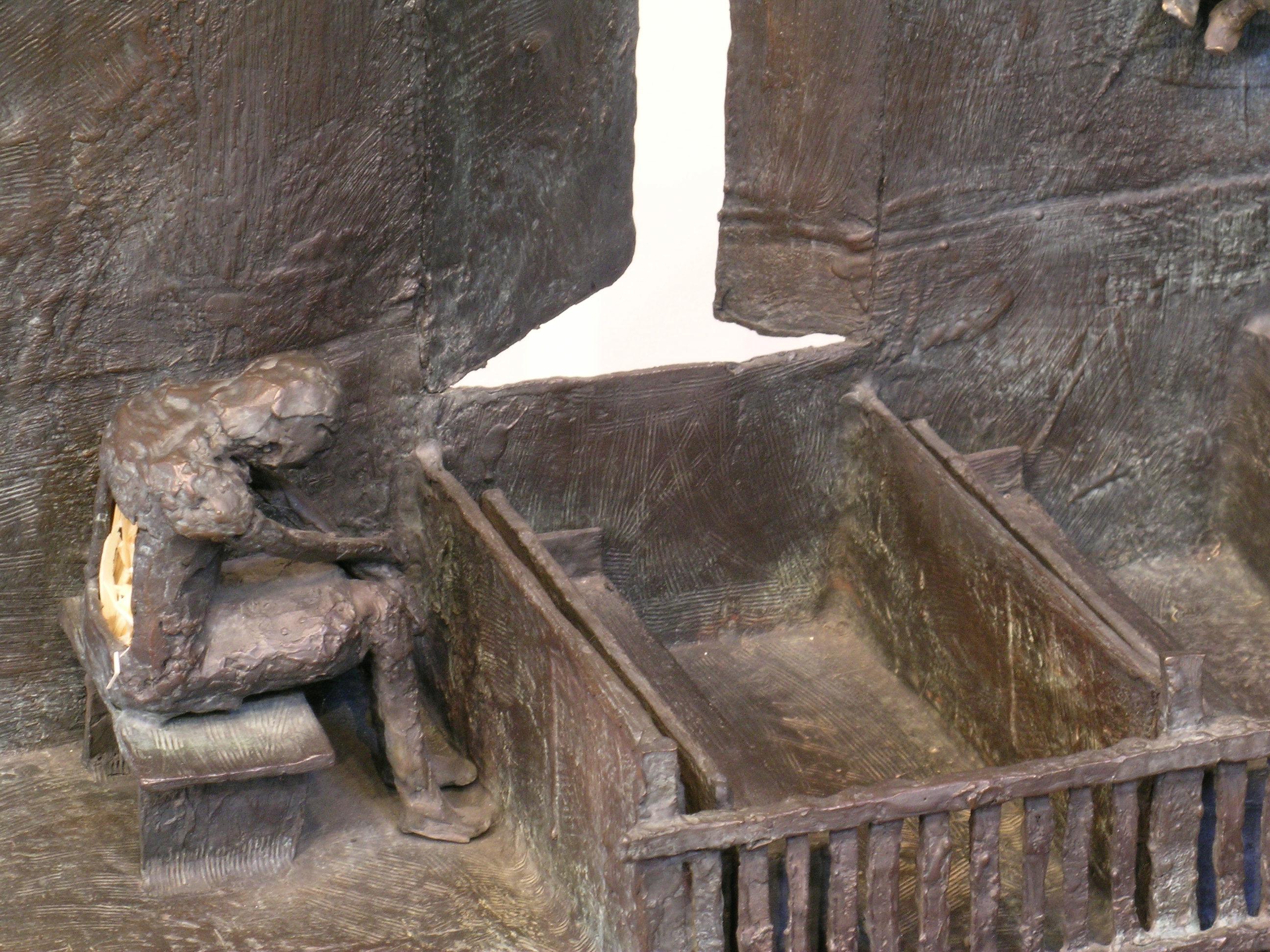 Contemplating the Angel d'Eduardo Oropeza, sculpture en bronze, ange, église en vente 2