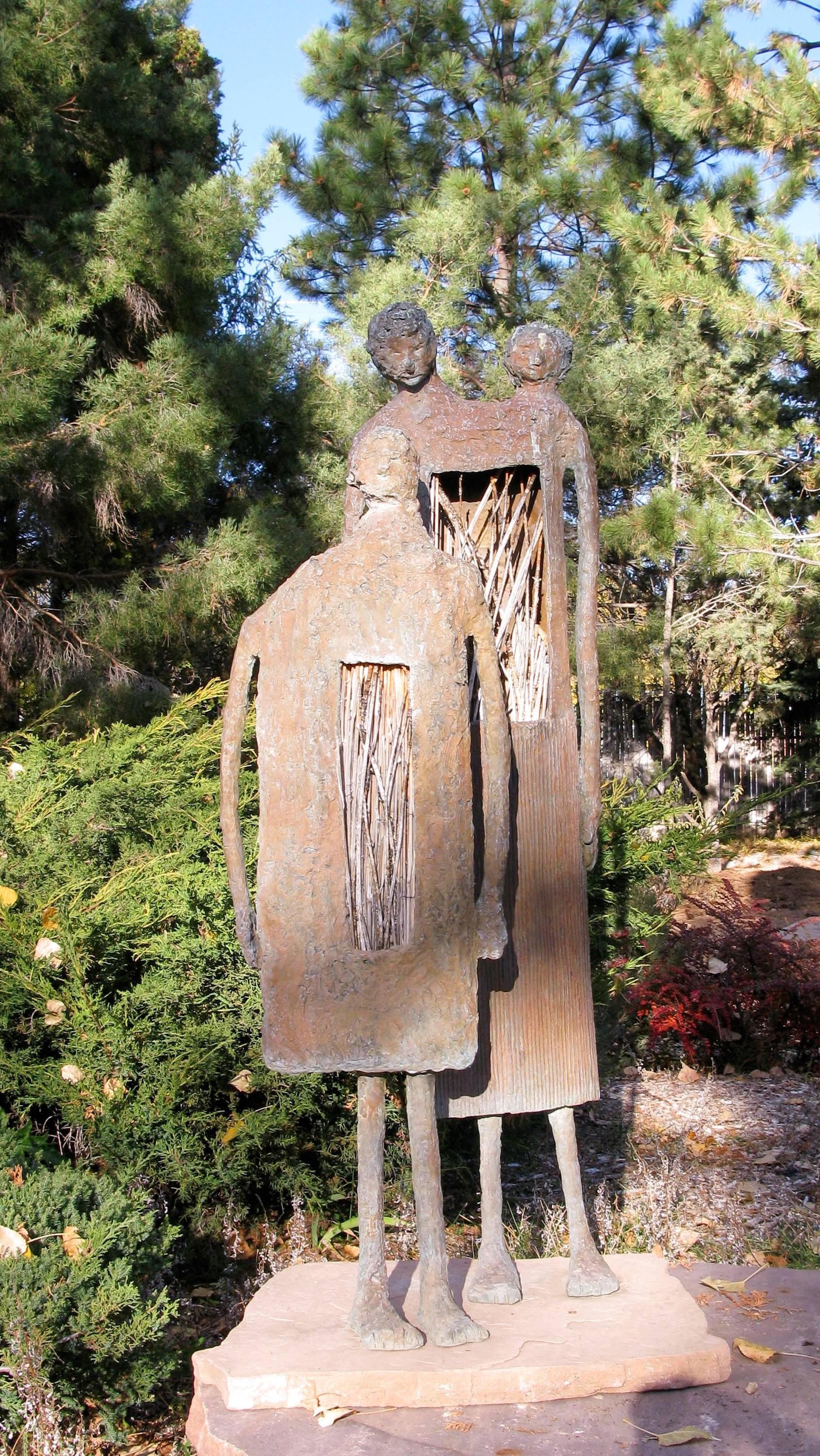 Las Tres Cabesas, Eduardo Oropeza bronze sculpture  brown Three heads Four legs For Sale 4