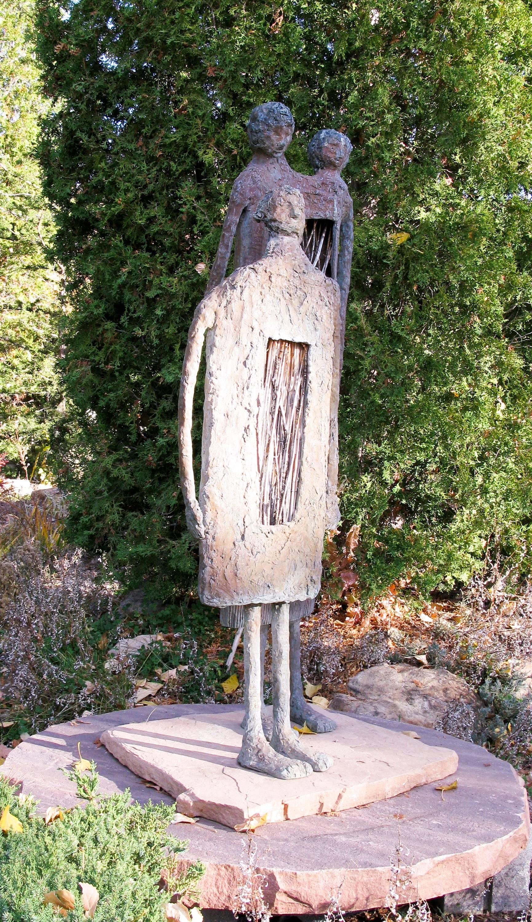 Las Tres Cabesas, Eduardo Oropeza bronze sculpture  brown Three heads Four legs For Sale 8
