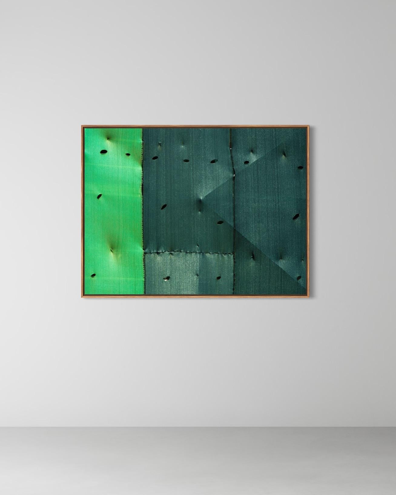 Birdie, Unique Work + 1 AP + 1 EP - Photograph by Eduardo Rezende