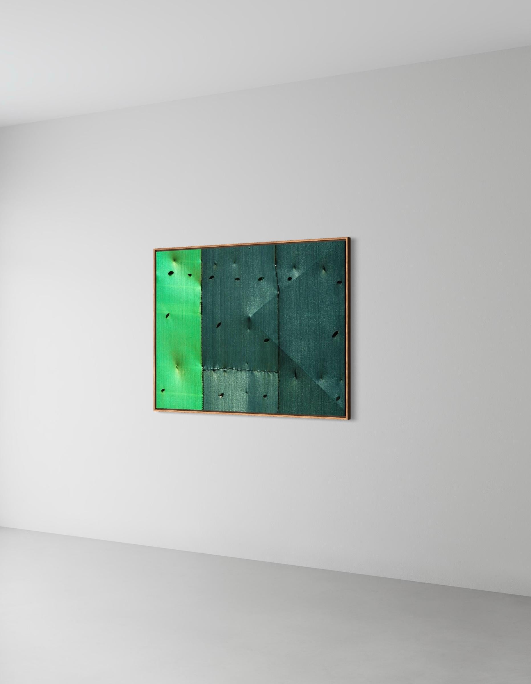 Birdie, Unique Work + 1 AP + 1 EP - Black Color Photograph by Eduardo Rezende