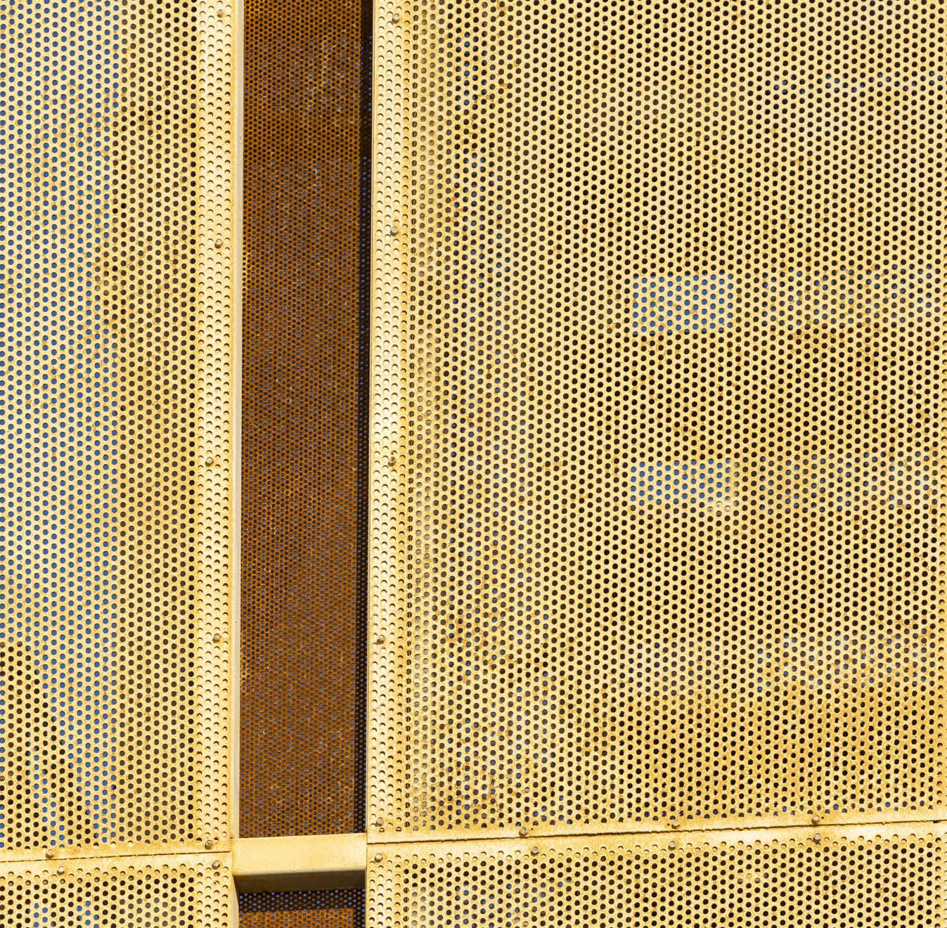 Près de la mer. De la série Lavori in Corso - Abstrait Photograph par Eduardo Rezende