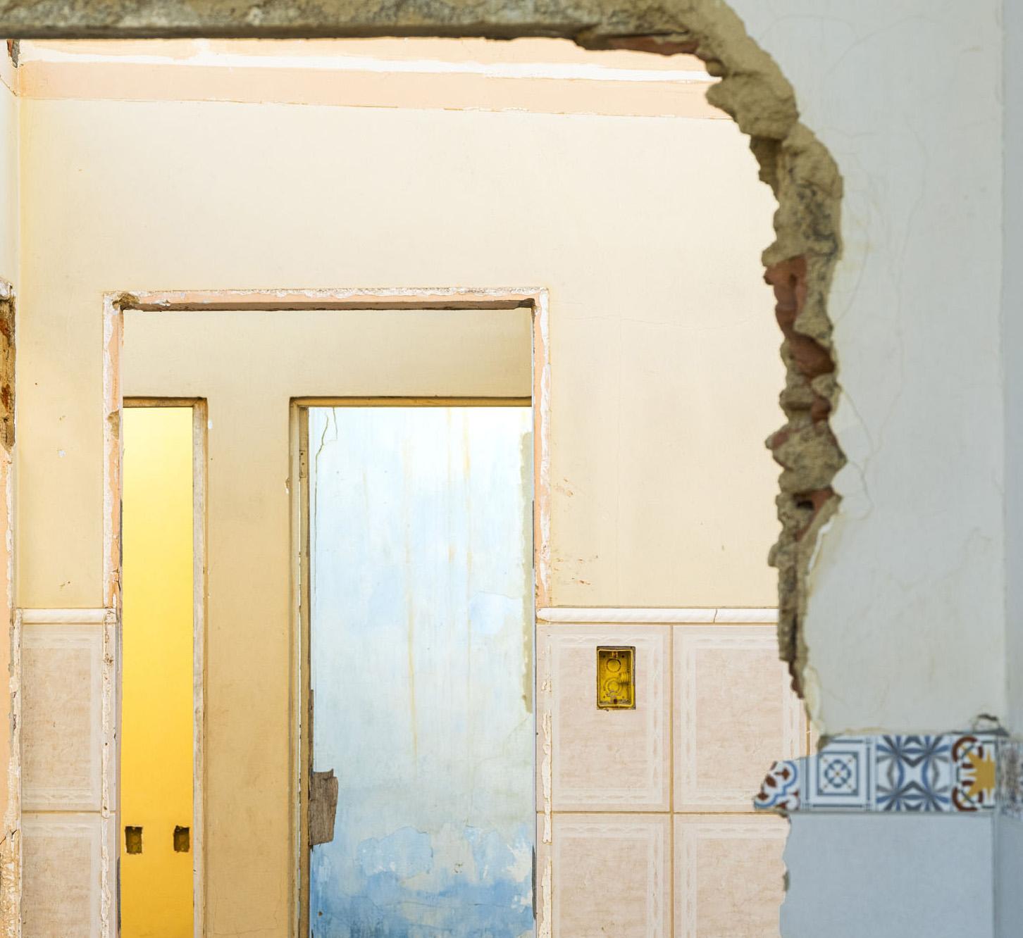 Fui Feliz. Aus der Reihe Janela do Tempo – Photograph von Eduardo Rezende