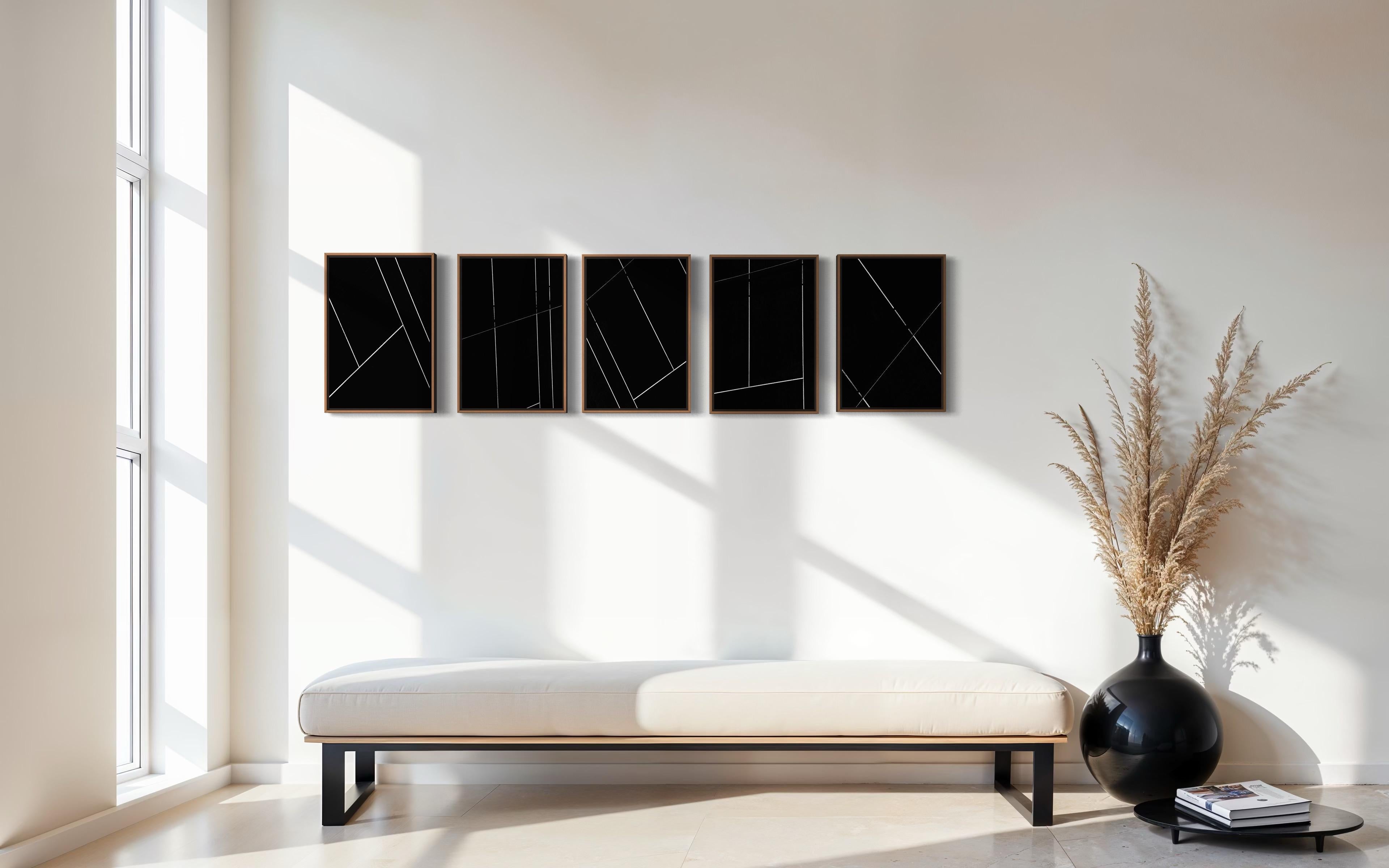 Auflage: Limitierte Auflage von 15 Stück
Größe: je 45 × 30 cm (Polyptychon)
Medium: Archivalischer Pigmentdruck auf Hahnemühle Photo Rag 308 g Baumwollpapier

In Lines of Silence verwandelt Eduardo Rezende die Geometrie von Tennisplätzen in eine