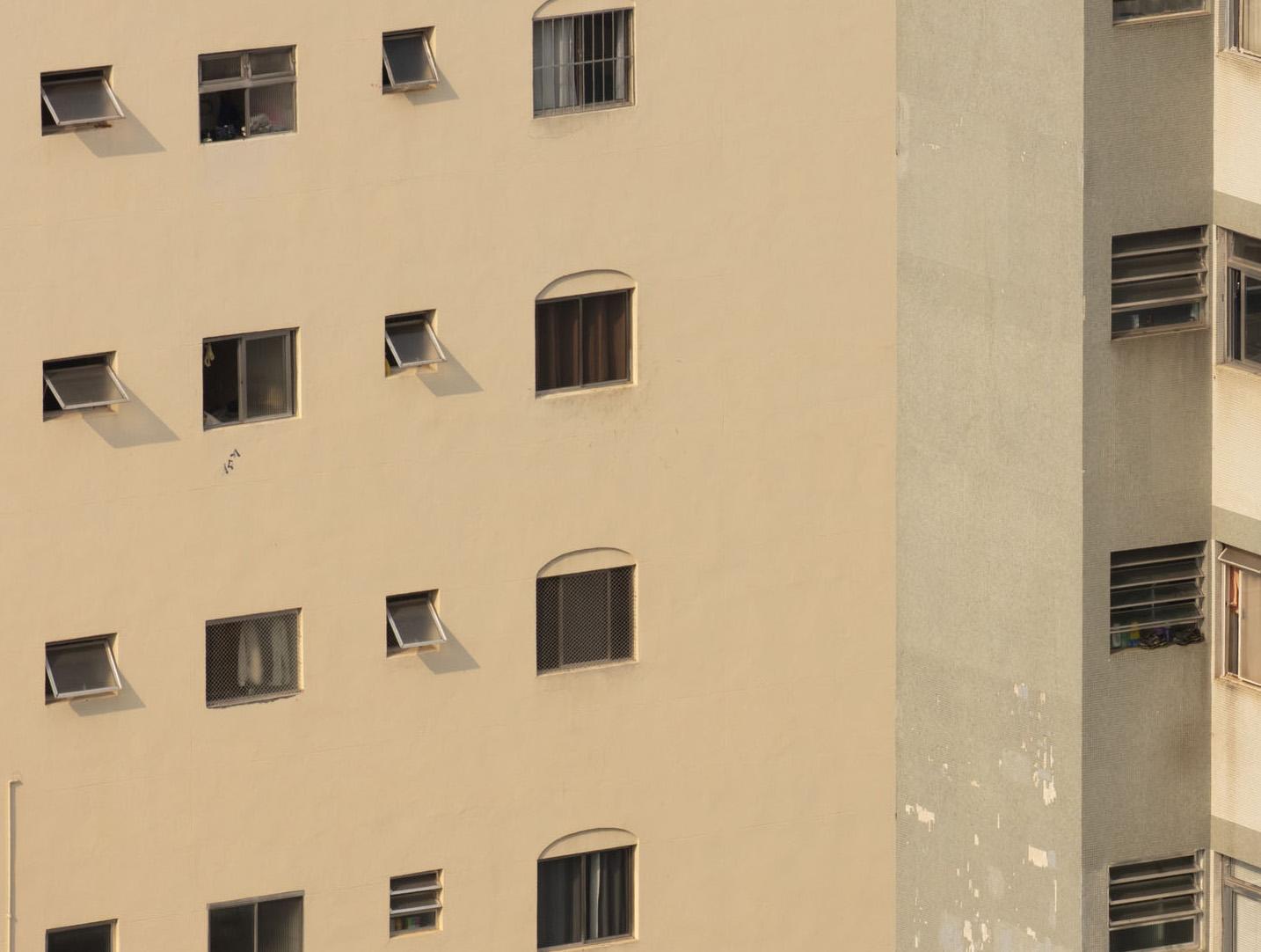 Reine de la  Quartier. Extrait de la série Billboard - Photograph de Eduardo Rezende