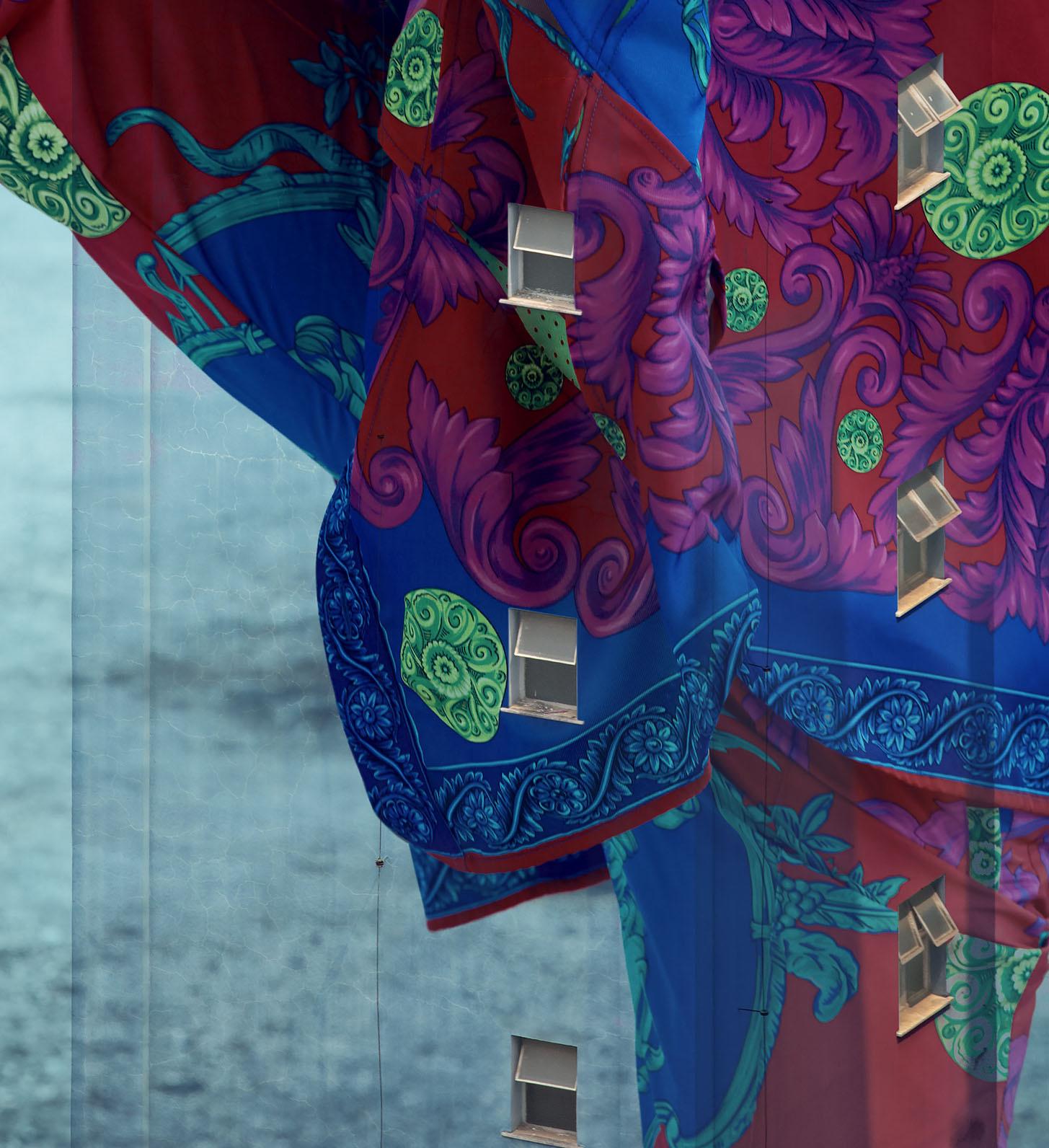 Stomp. Extrait de la série Billboard - Moderne Photograph par Eduardo Rezende