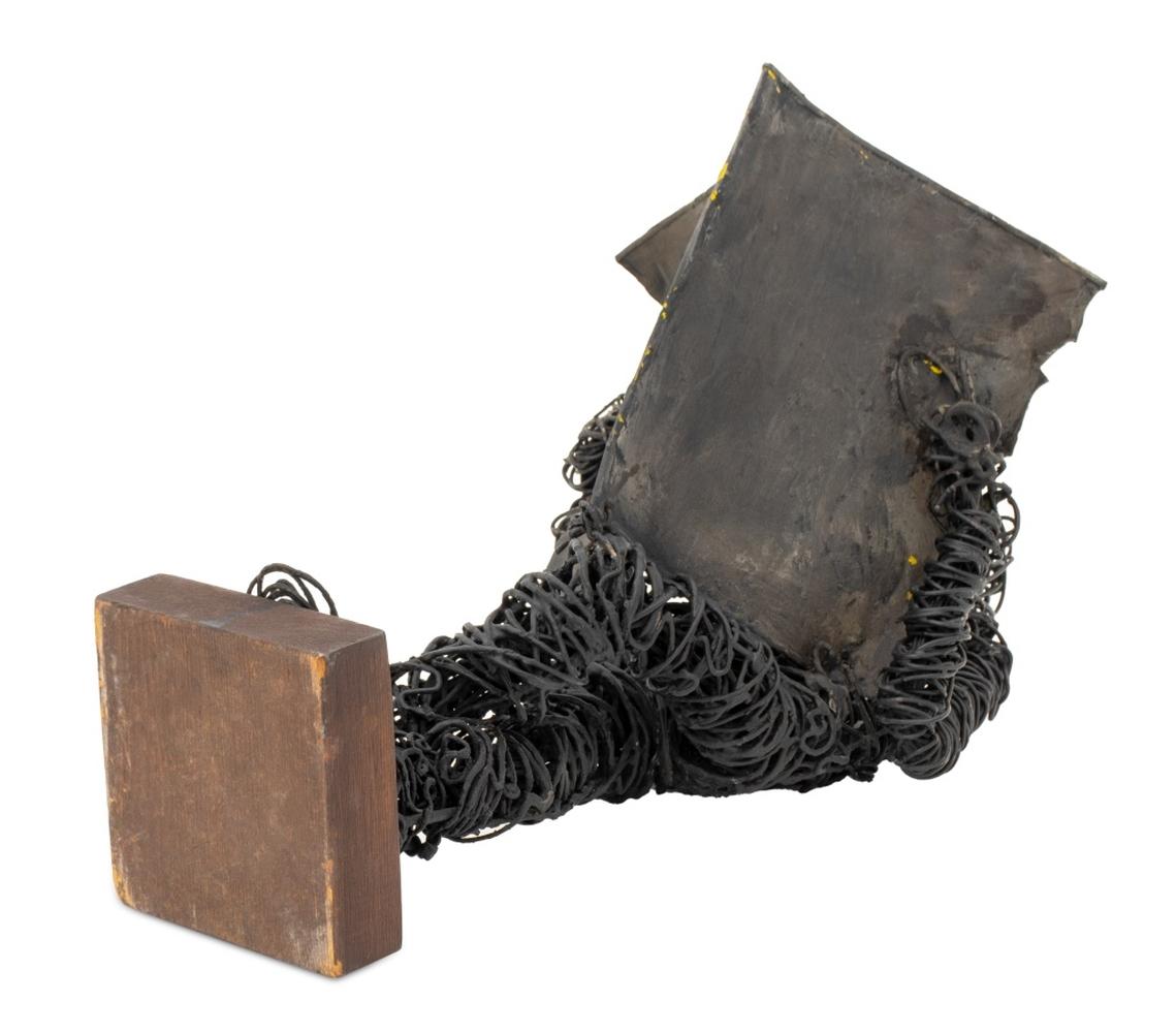 Eduardo Torres Man Reading Wire Sculpture, 1968 2