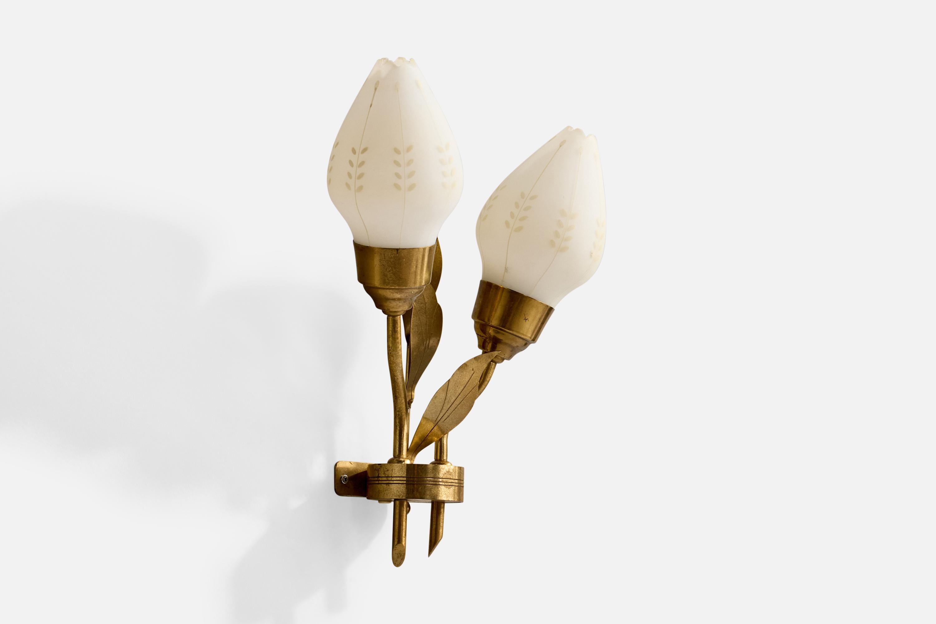 Mid-Century Modern Edvard Hagman, applique murale, laiton, verre, Suède, années 1950 en vente