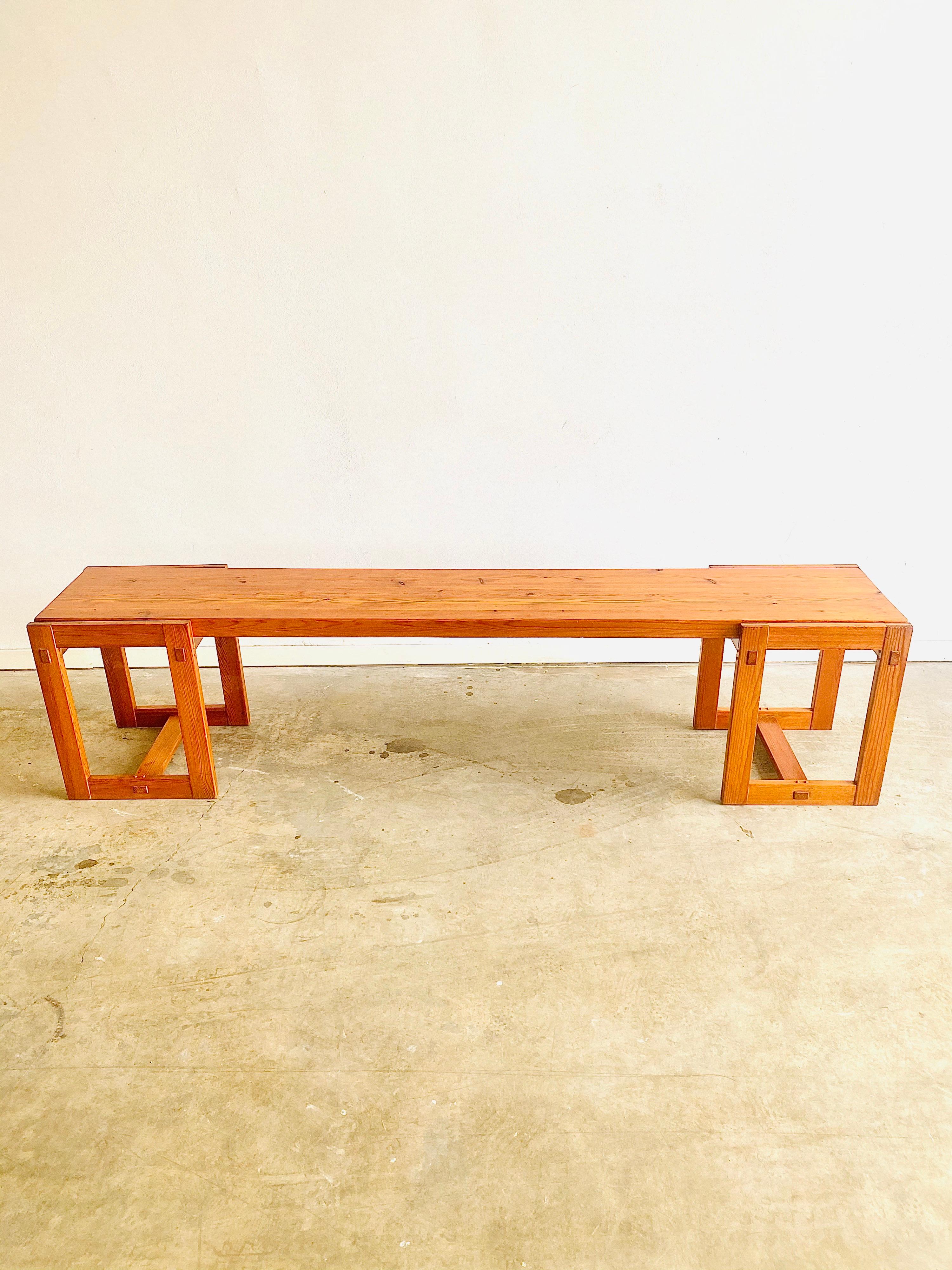 Rare Scandinavian Design low bench as part of the Trybo - series, designed in 1964 by Edvin Helseth to furnish
one of the multiple sleeping cabins in the Norwegian Trysil ski resort. Characteristics of the Trysil furniture are the use of pine, the