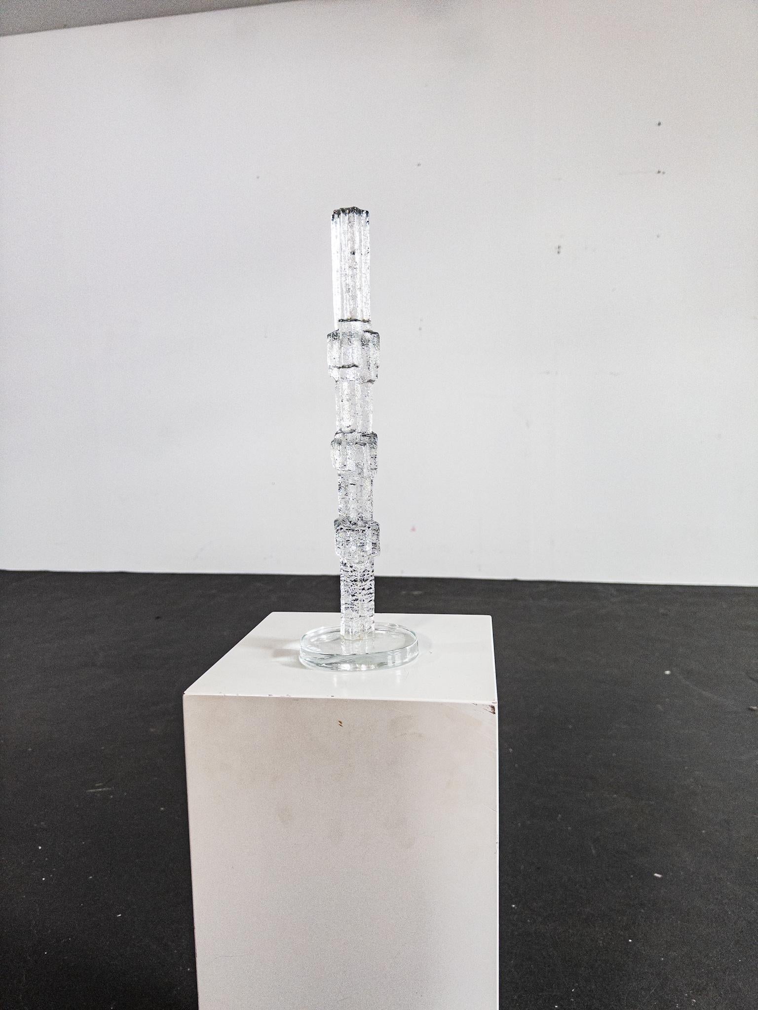 Edvin Öhrström – “Kristallvertikalaccent”, 1988
Numbered: No. 12 / 175
Signed: Lindshammar 1988

A stunning glass obelisk sculpture by renowned Swedish artist Edvin Öhrström, titled Kristallvertikalaccent. Created in 1988 and produced by Lindshammar