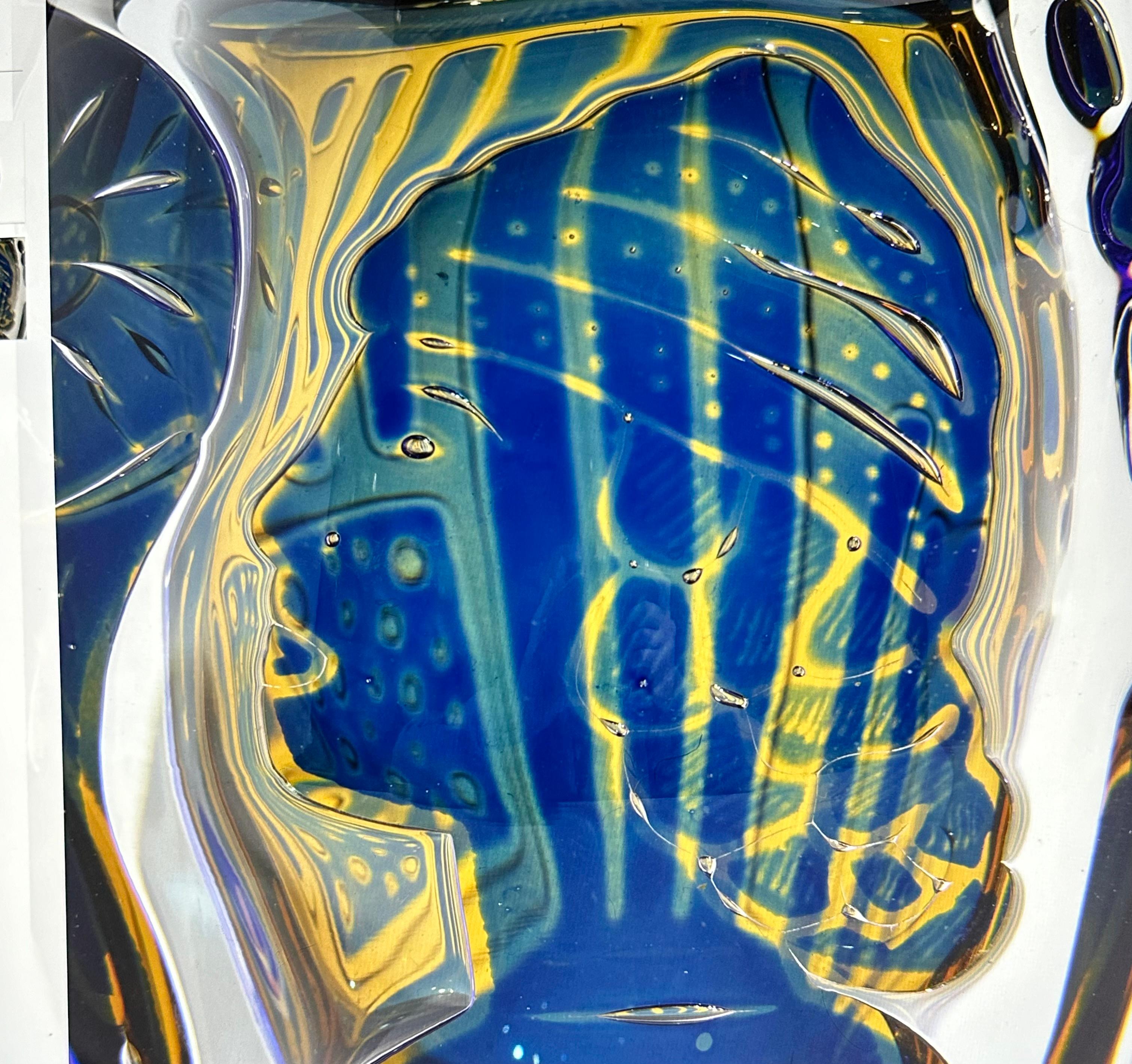Mid-Century Modern Vase d'art Ariel d'Edvin Ohrstrom Orrefors en verre bleu et jaune vibrant signé  en vente