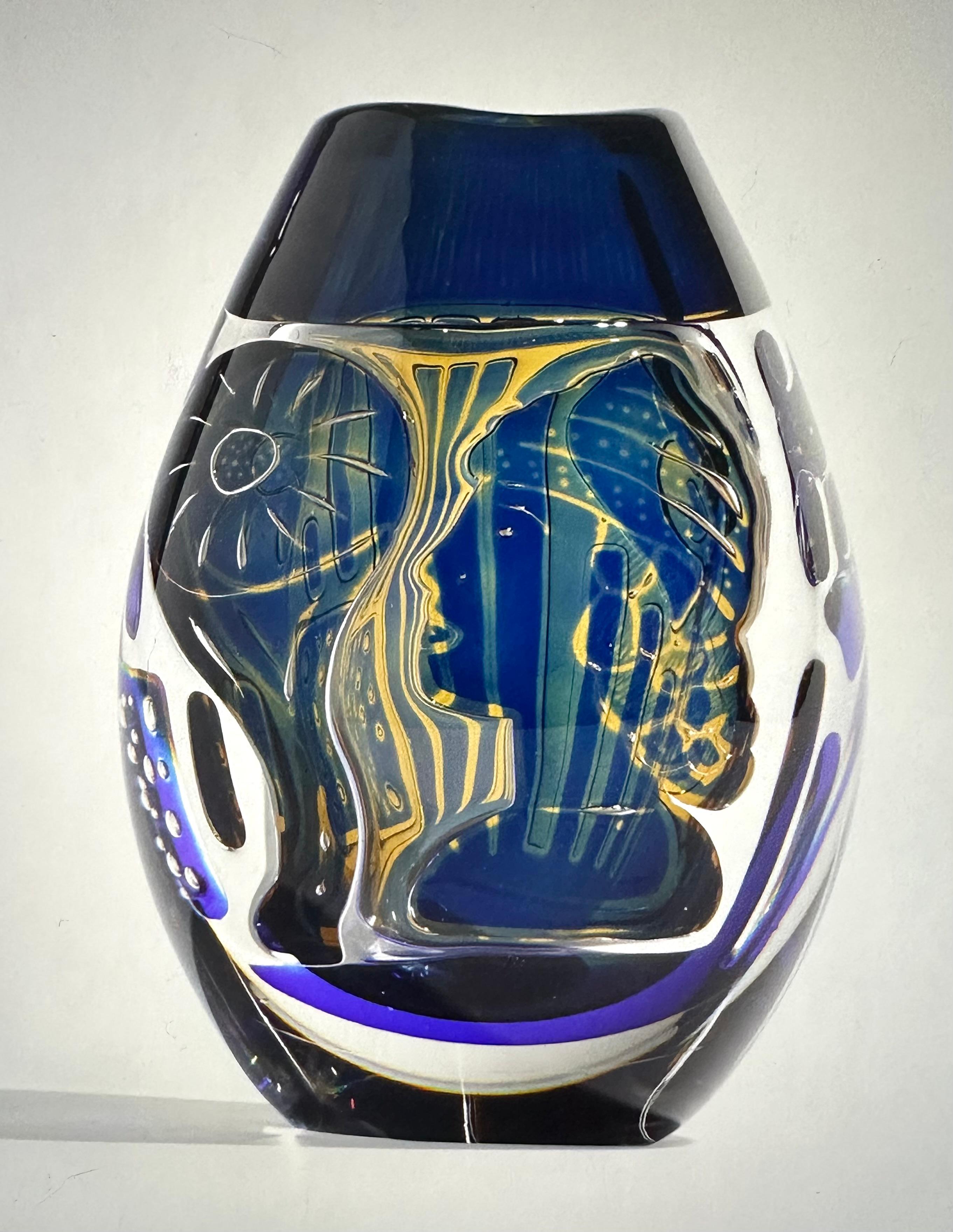 Verre d'art Vase d'art Ariel d'Edvin Ohrstrom Orrefors en verre bleu et jaune vibrant signé  en vente