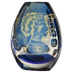 Vase d'art Ariel d'Edvin Ohrstrom Orrefors en verre bleu et jaune vibrant signé 