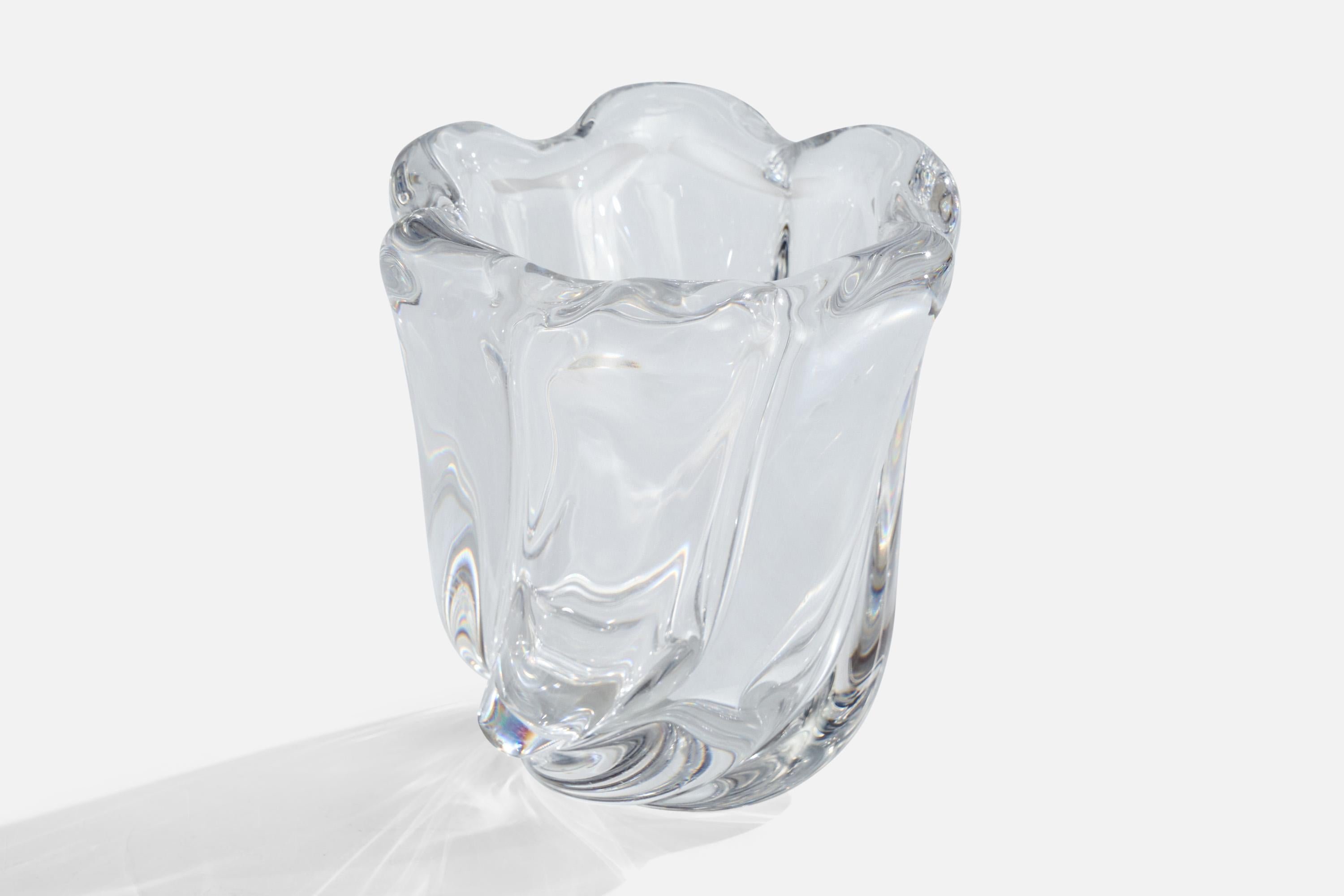 Vaso in vetro soffiato disegnato da Edvin Öhrström e prodotto da Orrefors, Svezia, anni '40 circa.