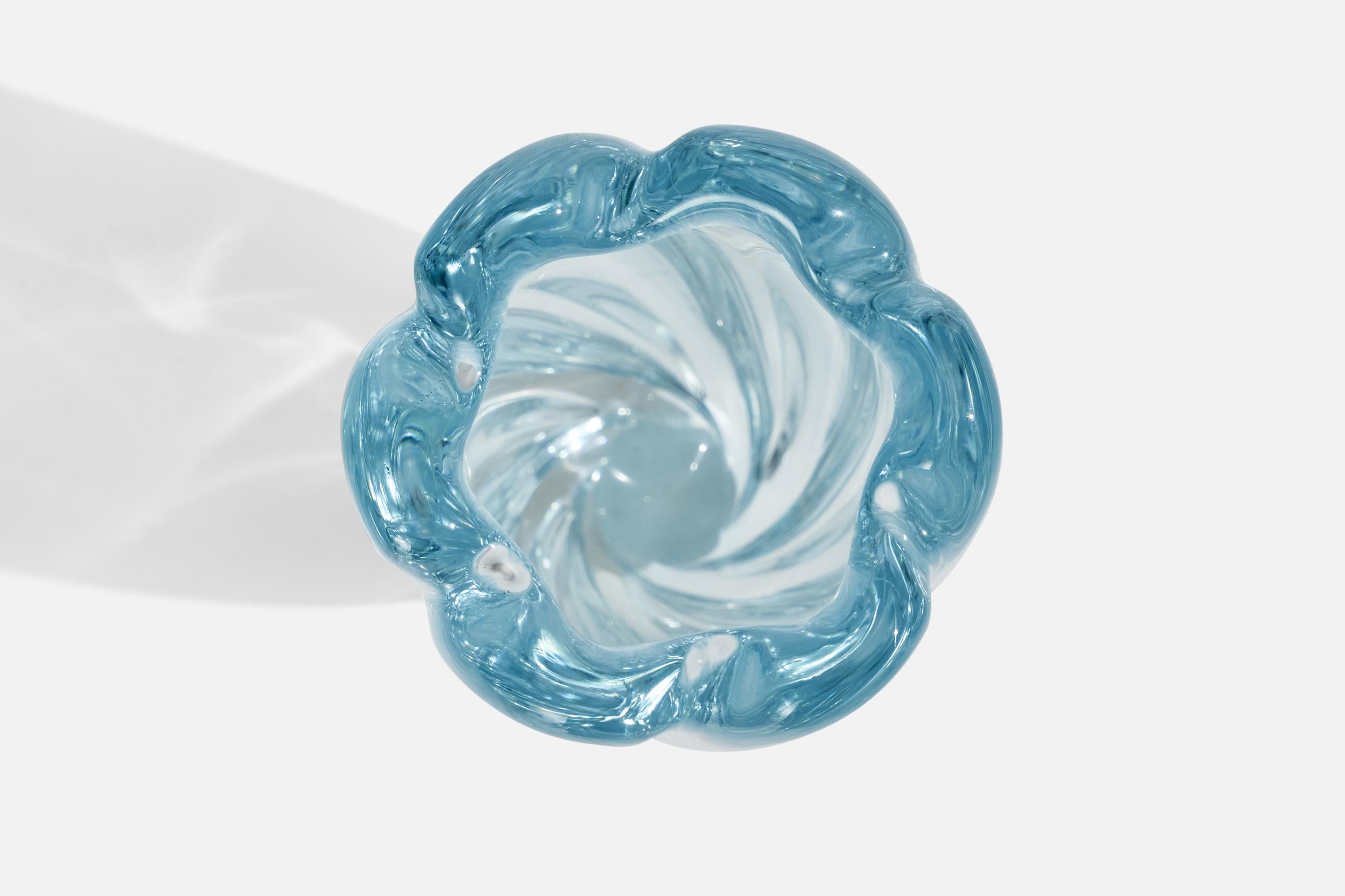 Edvin Öhrström, Vase, Glass, Sweden, 1940s In Good Condition For Sale In High Point, NC