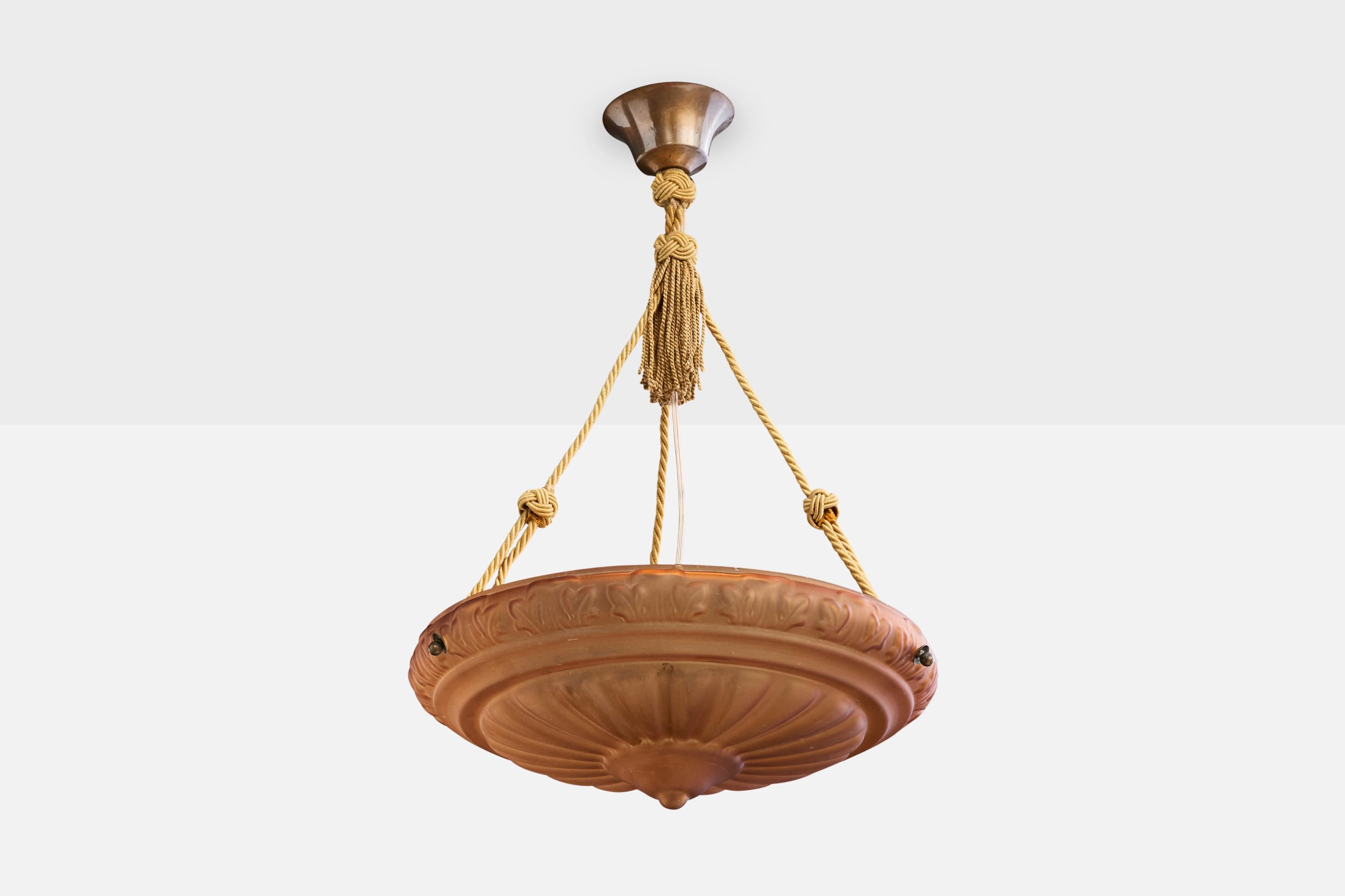 Lampada a sospensione in vetro, corda beige e ottone attribuita a Edvin Ollers per Elme Glasbruk, Svezia, anni '30 circa.

Dimensioni complessive (pollici): 22,0 