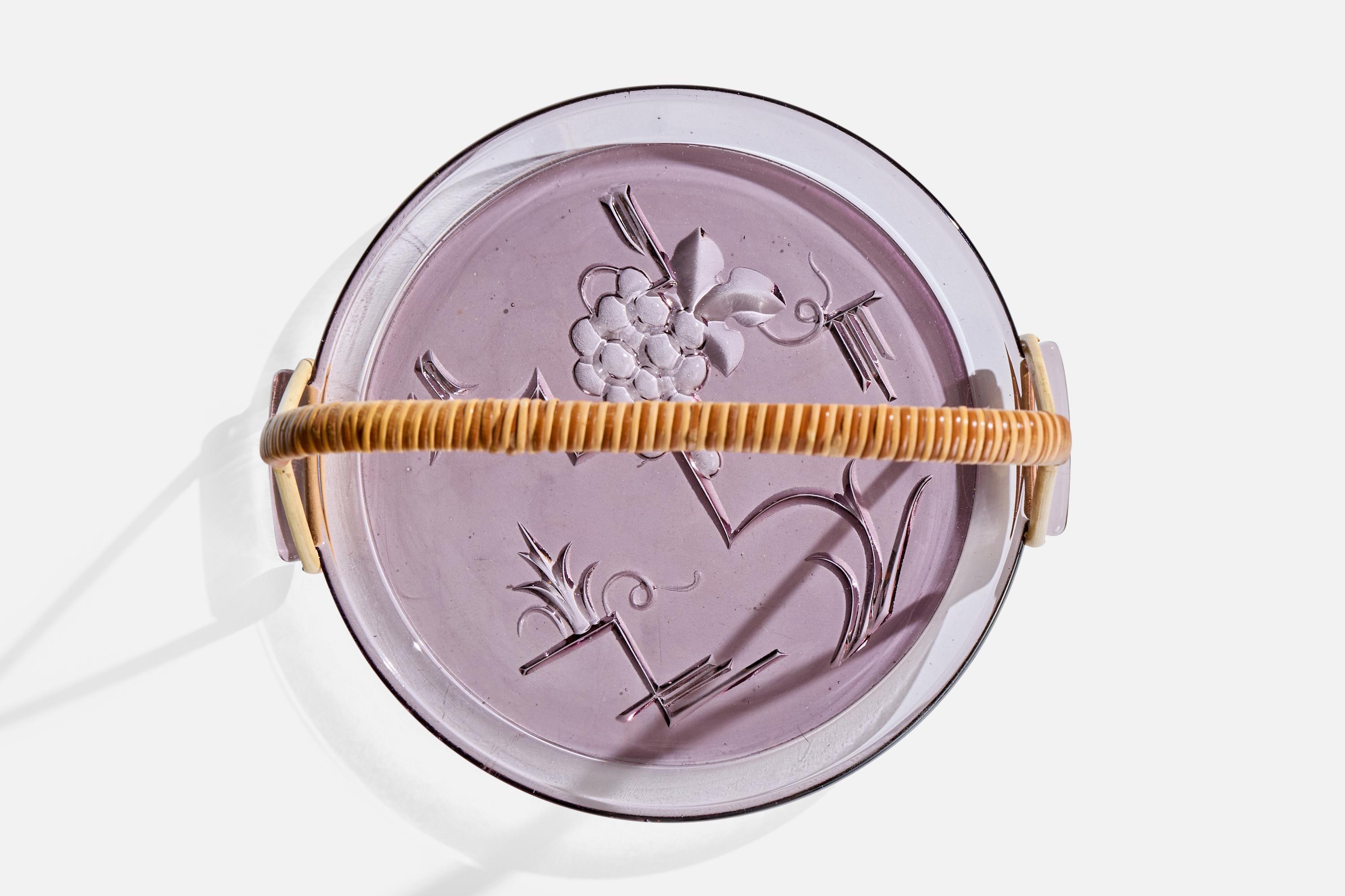 Début du 20ème siècle Edvin Ollers Attribution, plat de service, verre, rotin Suède, années 1920 en vente