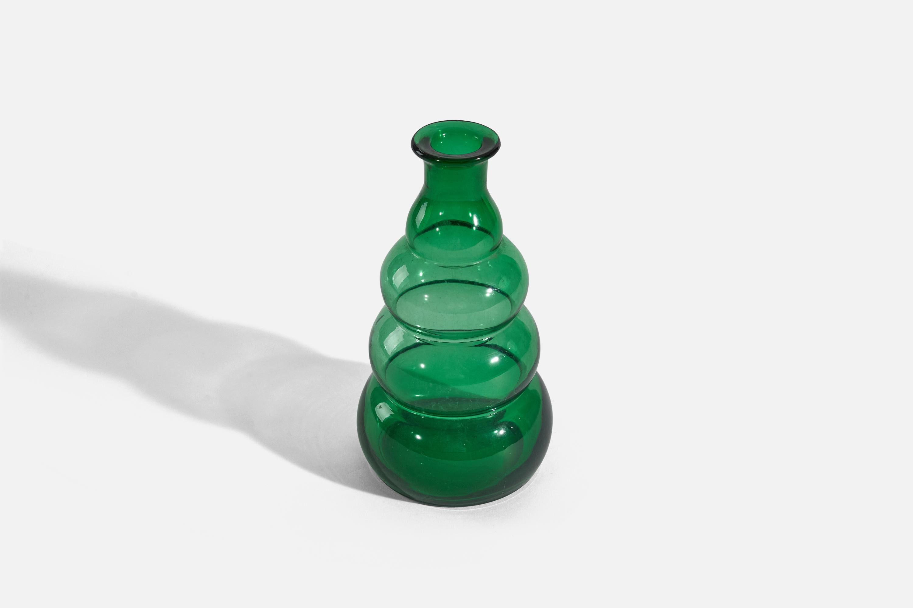 Edvin Ollers, Vase, Green Glass, Limmareds Glasbruk, Sweden, c. 1940s In Good Condition For Sale In High Point, NC