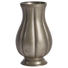 Vase Edvin Ollers, en étain, Suède, 1952