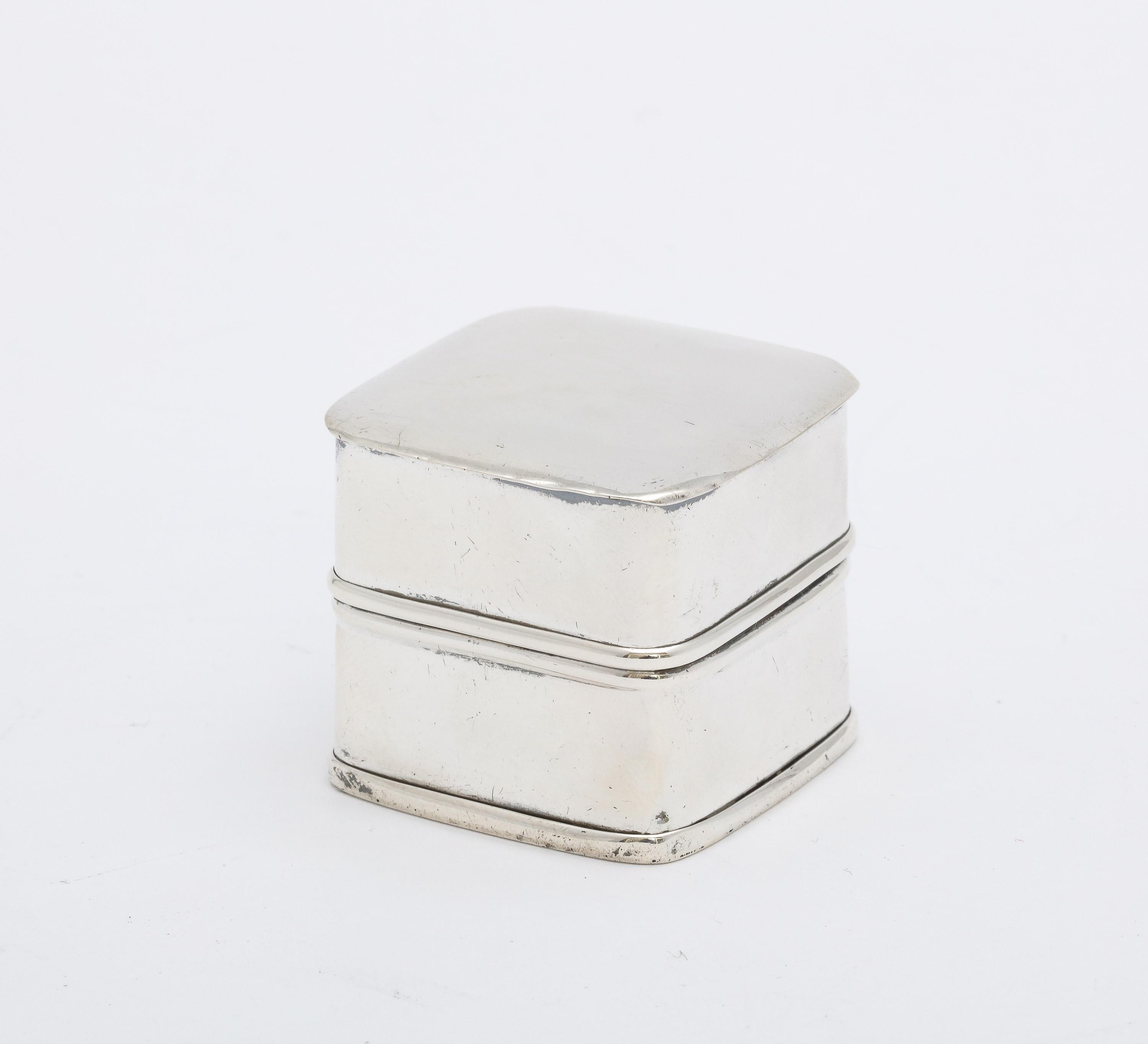 Edwardian Period, sterling silver ring box with hinged lid, J.E. Ellis and Company, Toronto, Canada. Ca. 1900. Tight closure. Lined with off-white fabric which has some minor staining (see photos) which is commensurate with age and use. There are