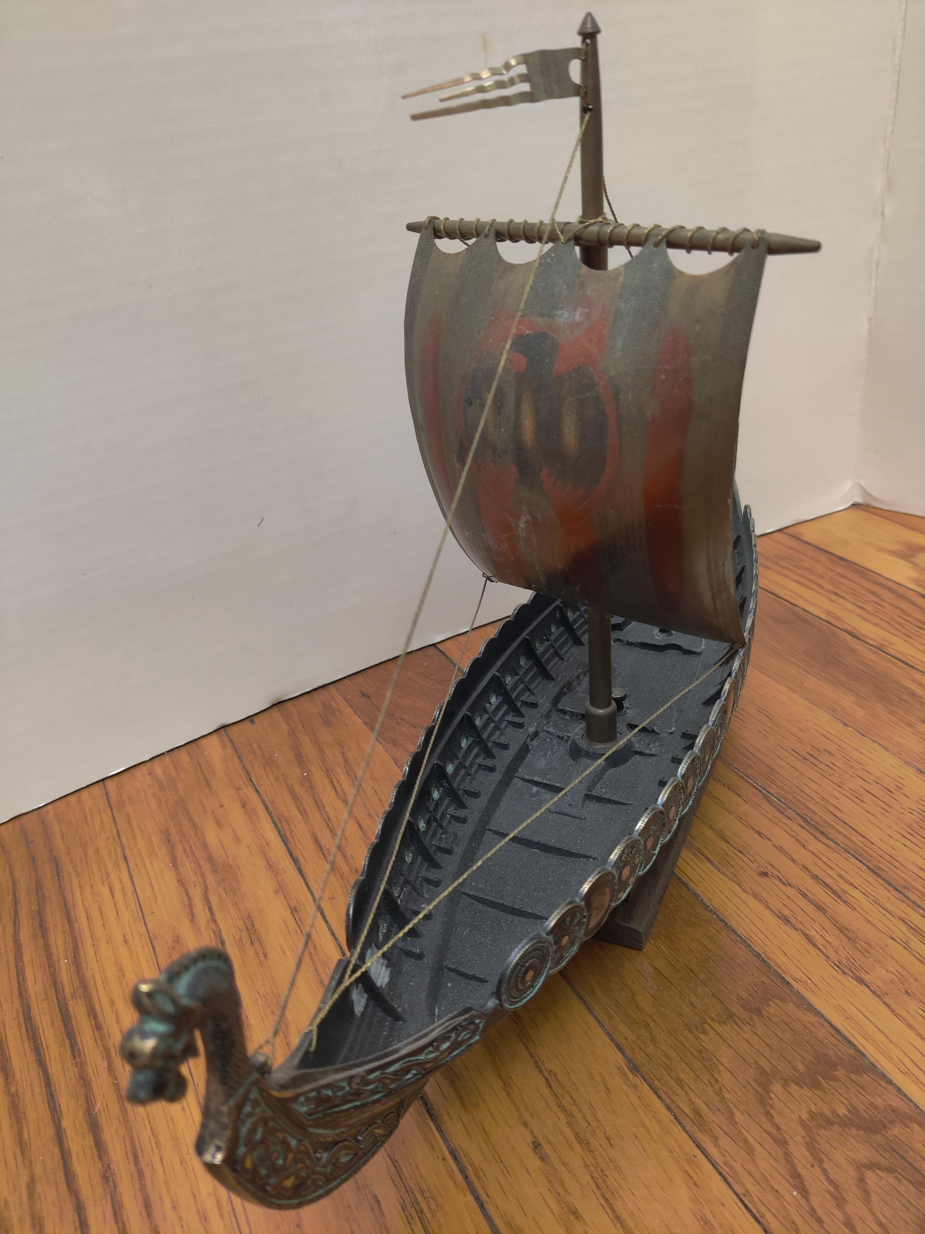 Edward Aagaard Model Viking Ship In Good Condition For Sale In Cincinnati, OH