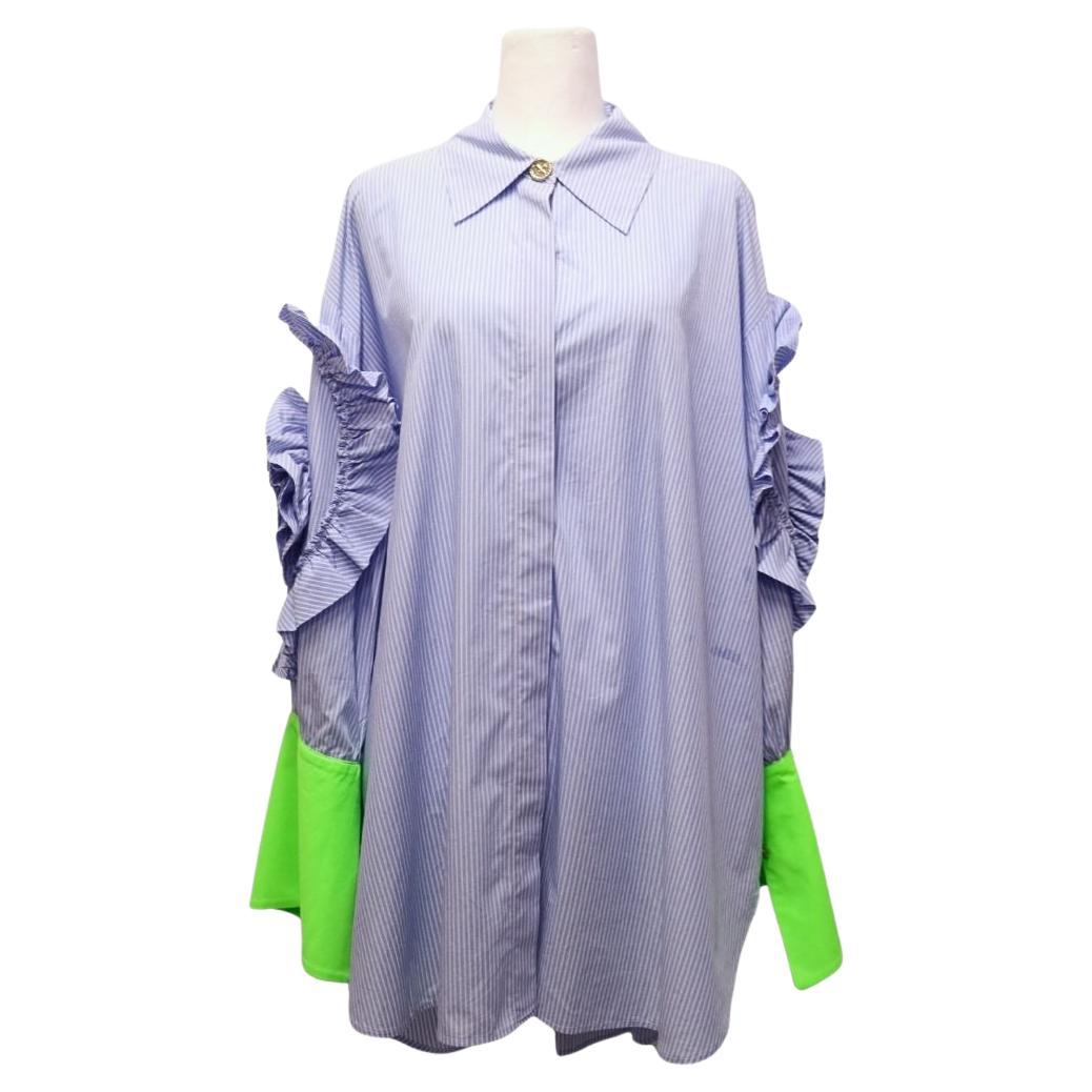 Edward Achour Paris - Camicia con volant a righe blu e polsini verde neon - EU 44 in vendita