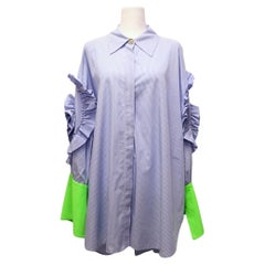 Edward Achour Paris - Camicia con volant a righe blu e polsini verde neon - EU 44