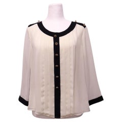Edward Achour Paris Camicetta color crema con rifiniture nere e bottoni dorati - EU 40