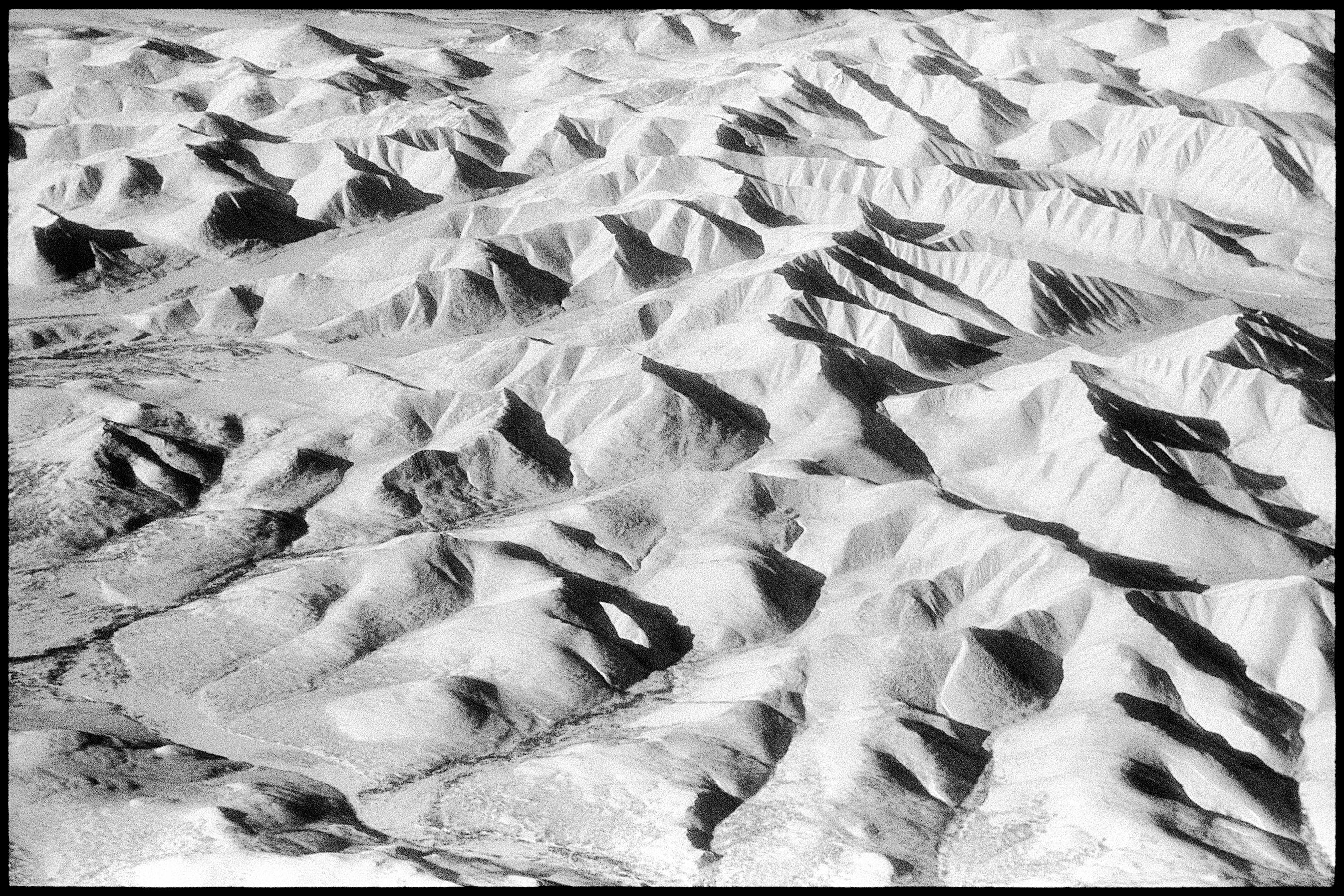 Landscape Photograph Edward Alfano - « Russie I » - Photographie aérienne contemporaine paysager aérienne (noir et blanc) 