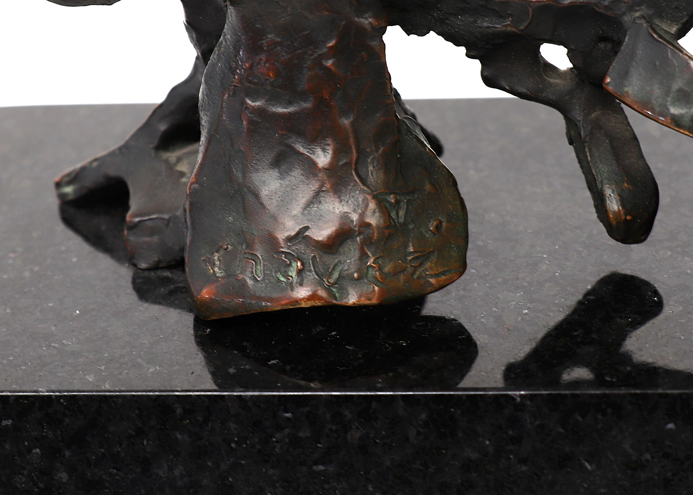 Sculpture moderne américaine abstraite en bronze sur socle en granit, Edward Chavez en vente 9