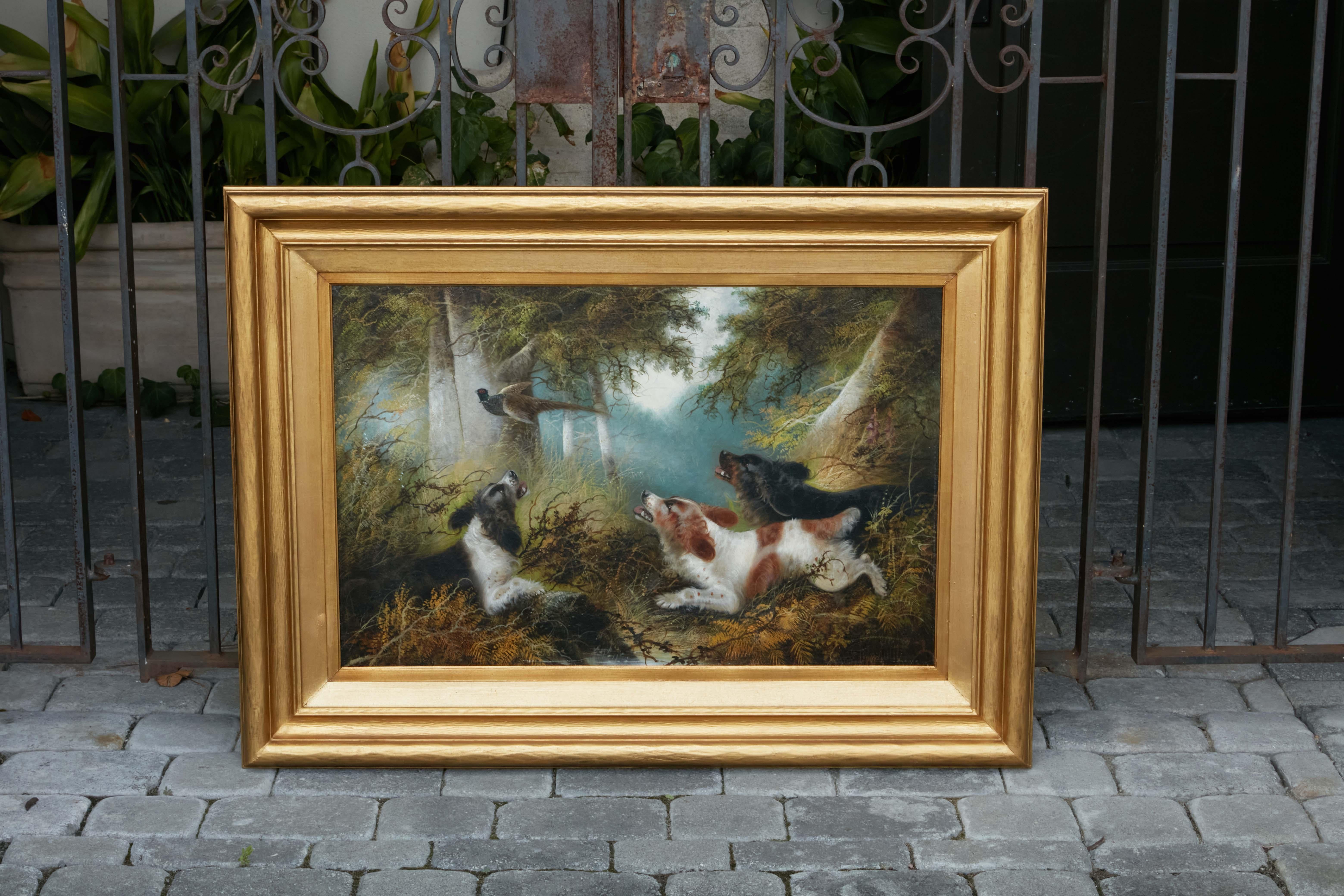 Un dipinto inglese a olio su tela di Edward Armfield del XIX secolo che raffigura tre cani Spaniel che cacciano un fagiano. Realizzato in Inghilterra dal pittore Edward Armfield (1817-1896), questo dipinto a olio su tela raffigura tre cani spaniel