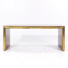 Edward Axel Roffman Associates Scrivania di Burlwood e ottone del metà secolo