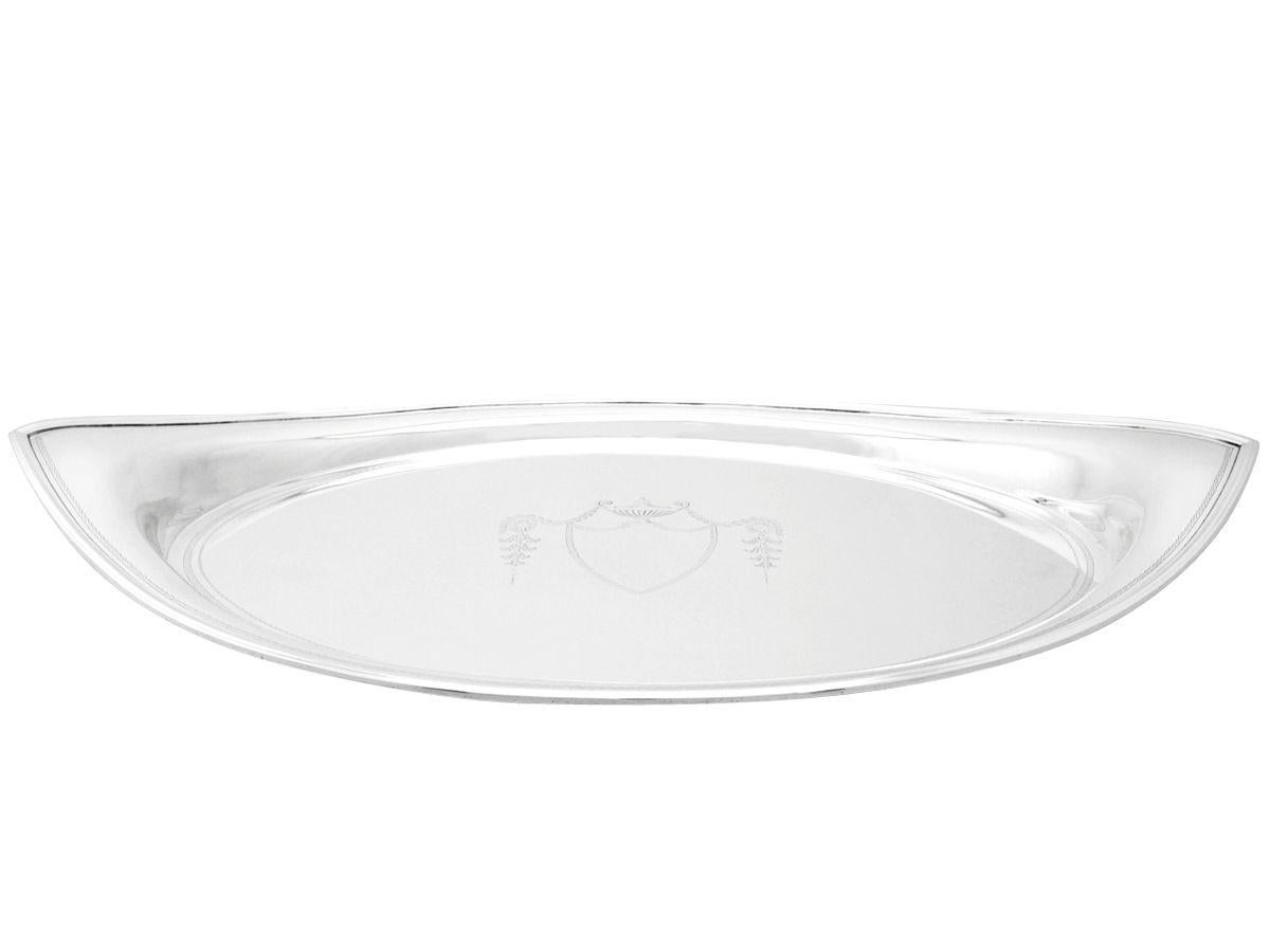 An exceptional, fine and impressive antique Edwardian English sterling silver salver made by Edward Barnard & Sons Ltd; part of our dining silverware collection.

This exceptional antique Edwardian sterling silver salver has an oval navette shaped