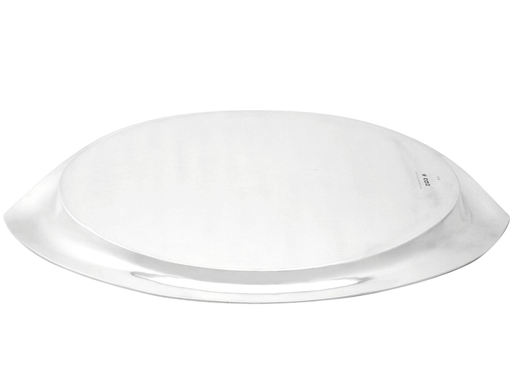 Edward Barnard & Sons Ltd Bandeja eduardiana de plata de ley de 1908 en venta 1