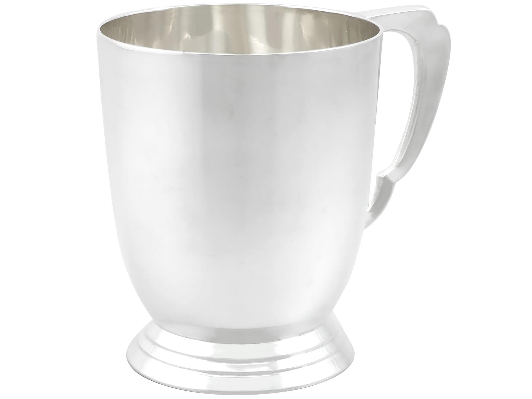 Mid-20th Century Edward Barnard & Sons Ltd Antique Art Deco Sterling Silver Pint Mug For Sale