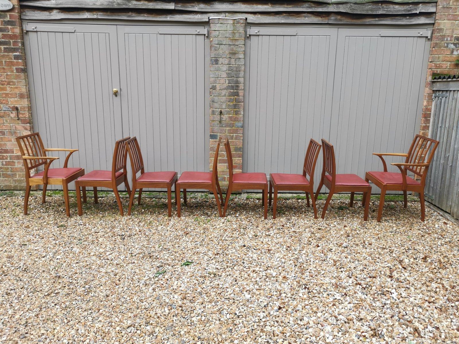 Edward Barnsley. An Arts & Crafts Walnut dining table & eight matching chairs. For Sale 12