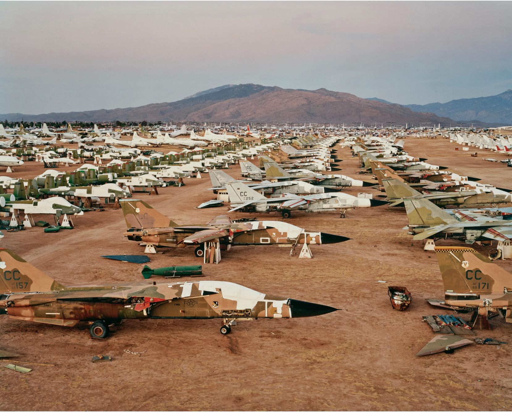 AMARC #3, Davis-Monthan SFB, Tucson, Arizona, 2006 - Photograph de Edward Burtynsky