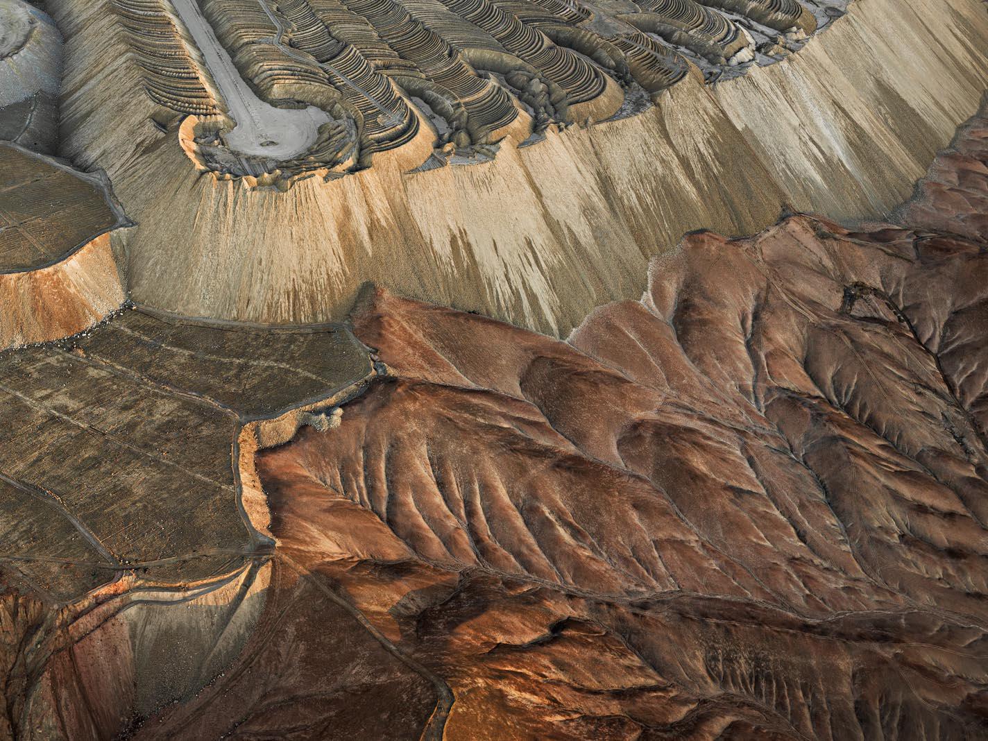 Chuquicamata Copper Mine Overburden #2, Calama, Chile – Edward Burtynsky, Colour For Sale 1