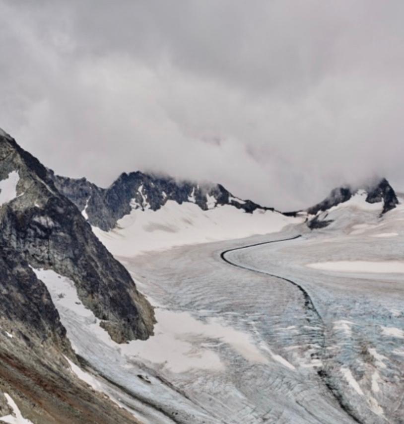 Montañas de la Costa nº 17, Glaciar en retroceso, Columbia Británica, Canadá - Photograph de Edward Burtynsky