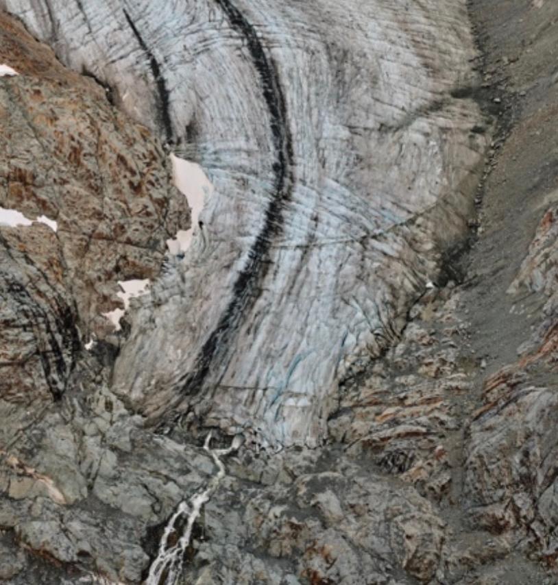 Montañas de la Costa nº 17, Glaciar en retroceso, Columbia Británica, Canadá - Landscape Photograph Gris de Edward Burtynsky