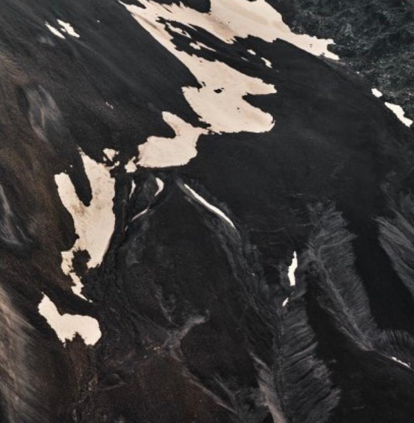 Mountains Coast #2, The Black Tusk, Colombie-Britannique, Canada - Contemporain Photograph par Edward Burtynsky